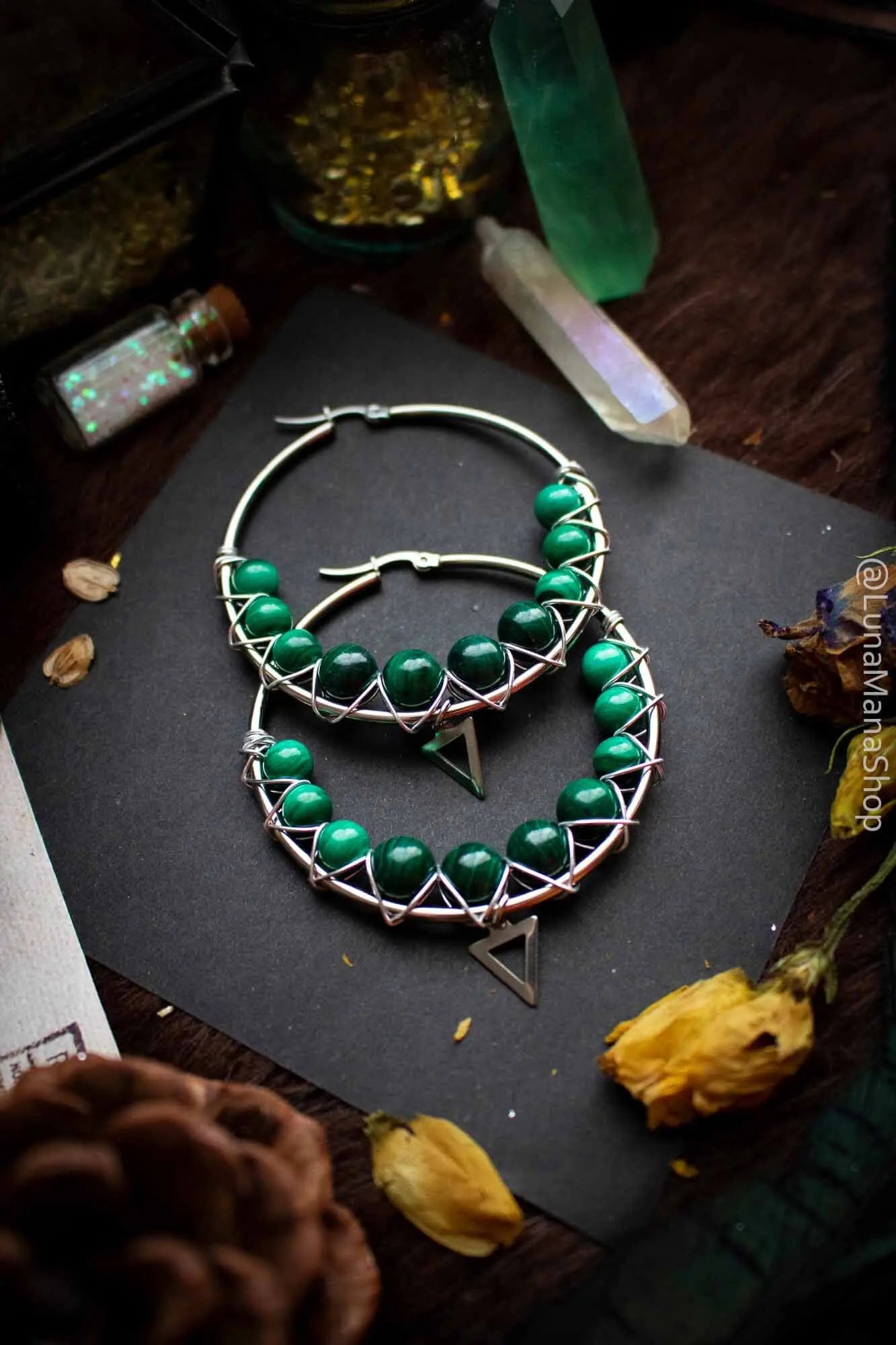 Boucles d'oreilles créoles en Malachite verte avec breloque lunamanashop