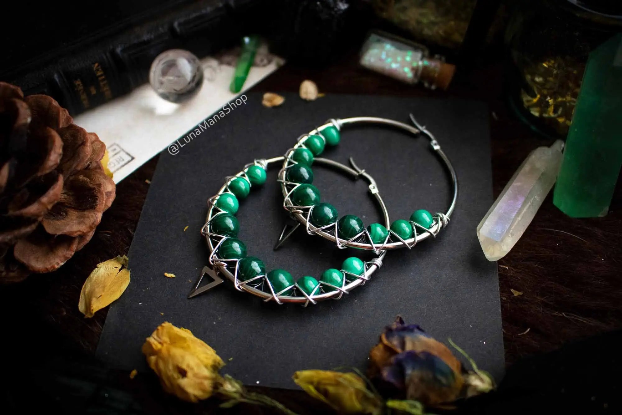 Boucles d'oreilles créoles en Malachite verte avec breloque lunamanashop