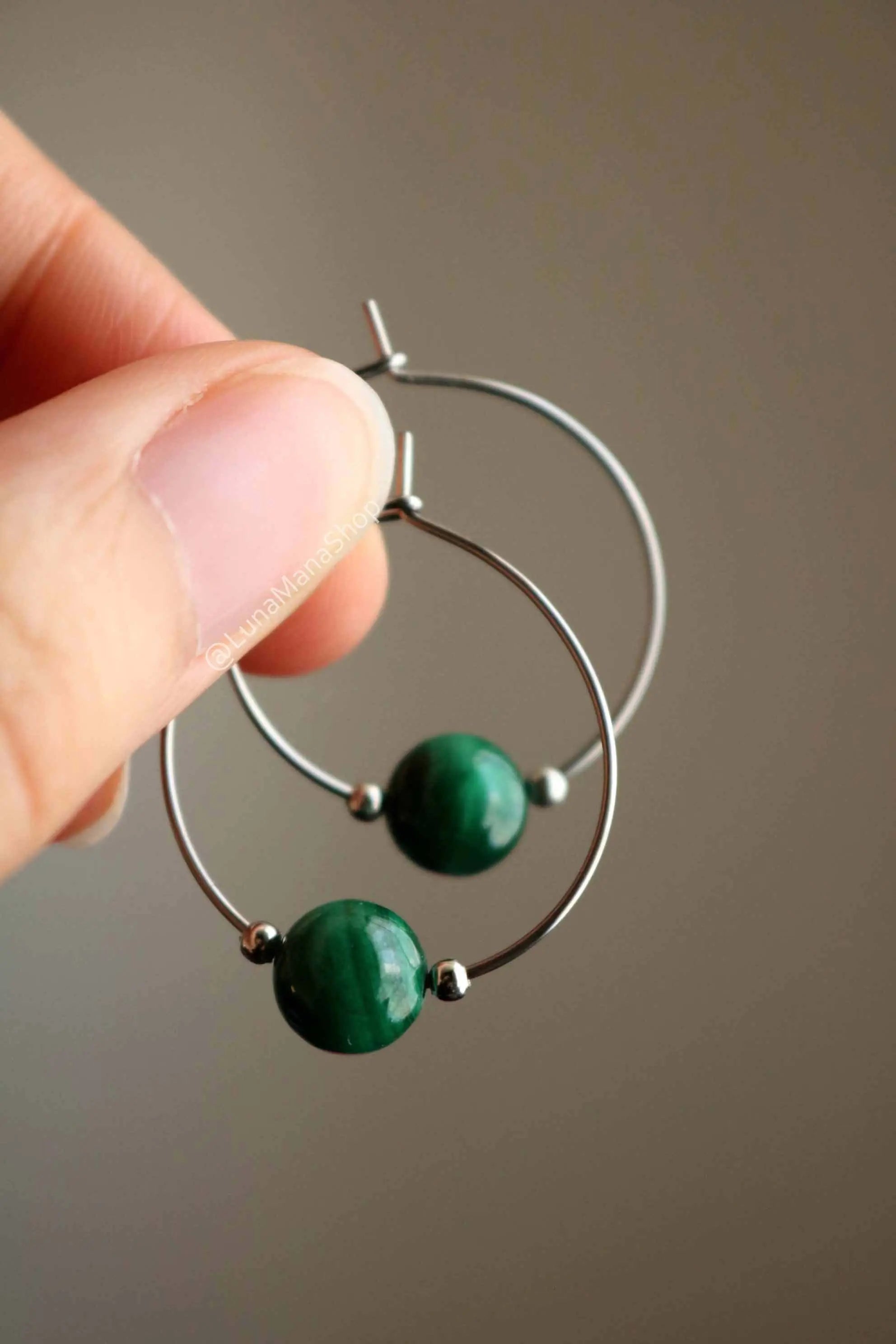 Boucles d'oreilles créoles en pierre Malachite verte lunamanashop