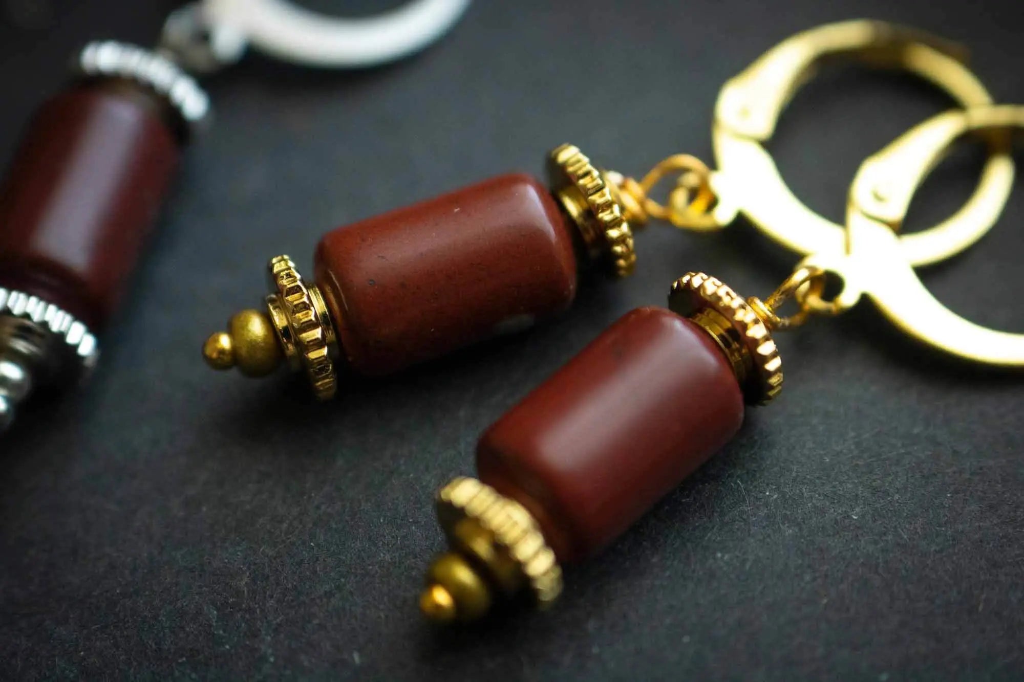 Boucles d'oreilles en Jaspe rouge dorée ou argentée et dormeuses lunamanashop