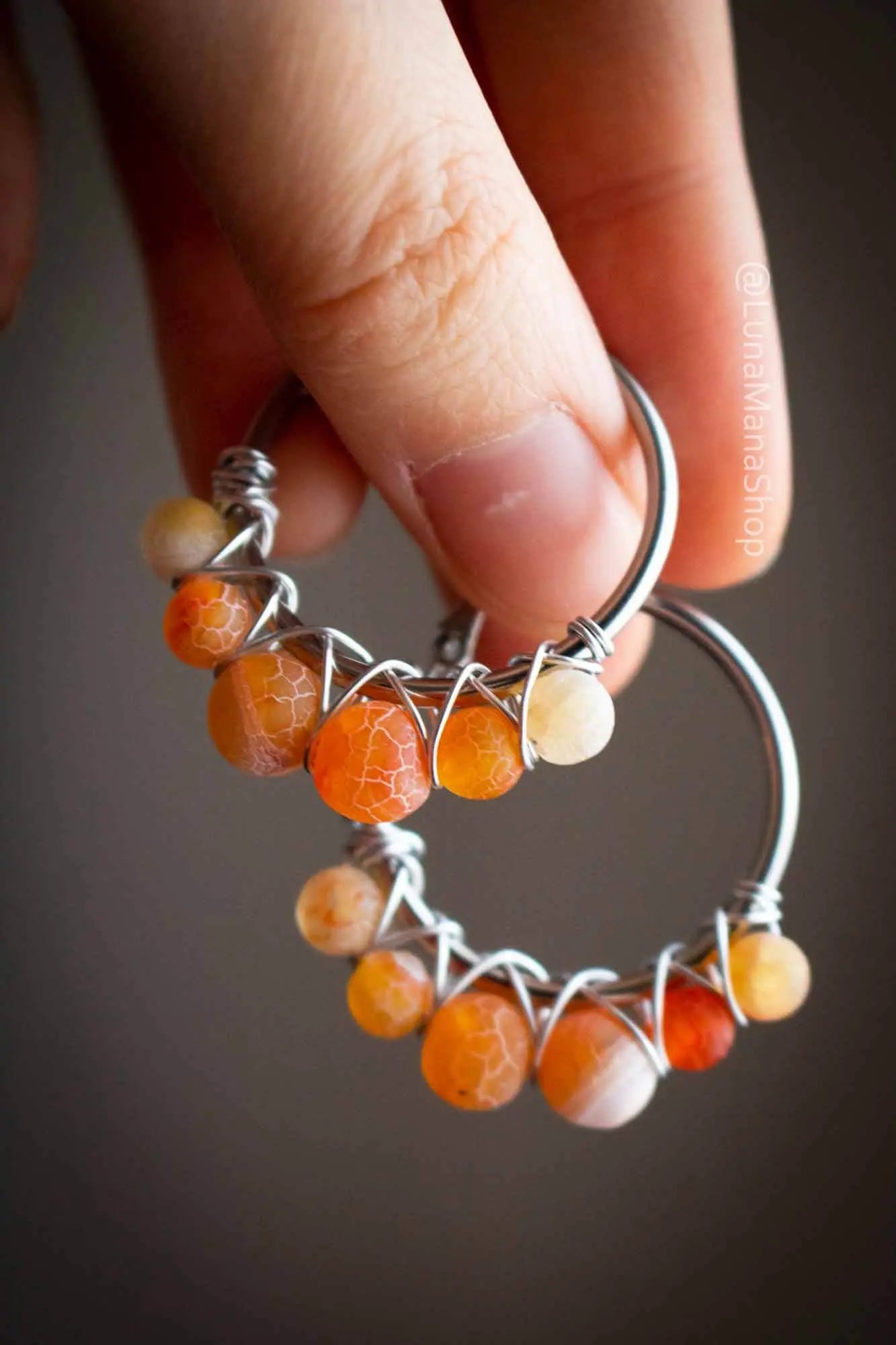 Boucles d'oreilles créoles en Agate orange petit modèle lunamanashop