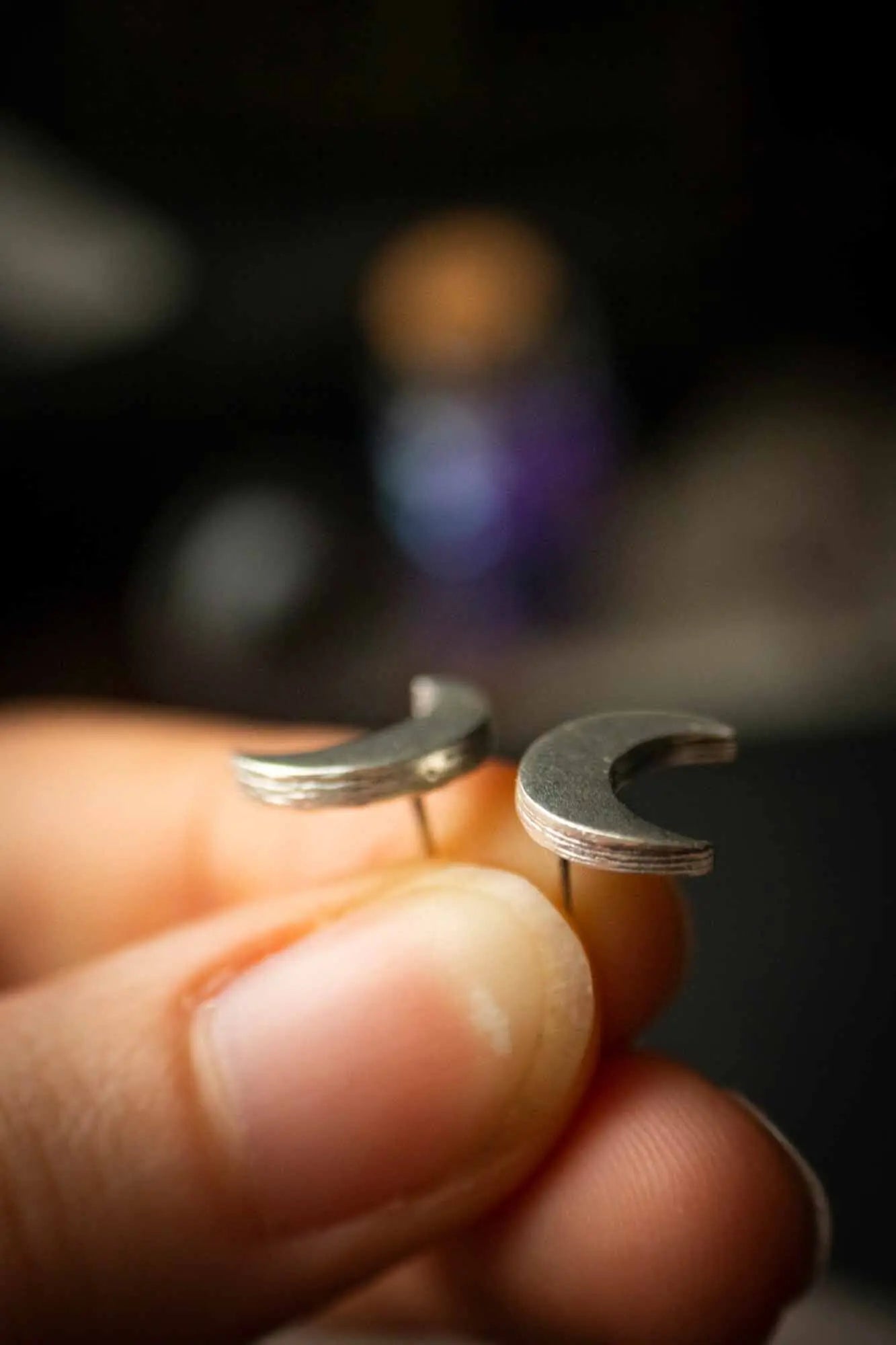 Boucles d'oreilles Lune argentées petites puces lunamanashop