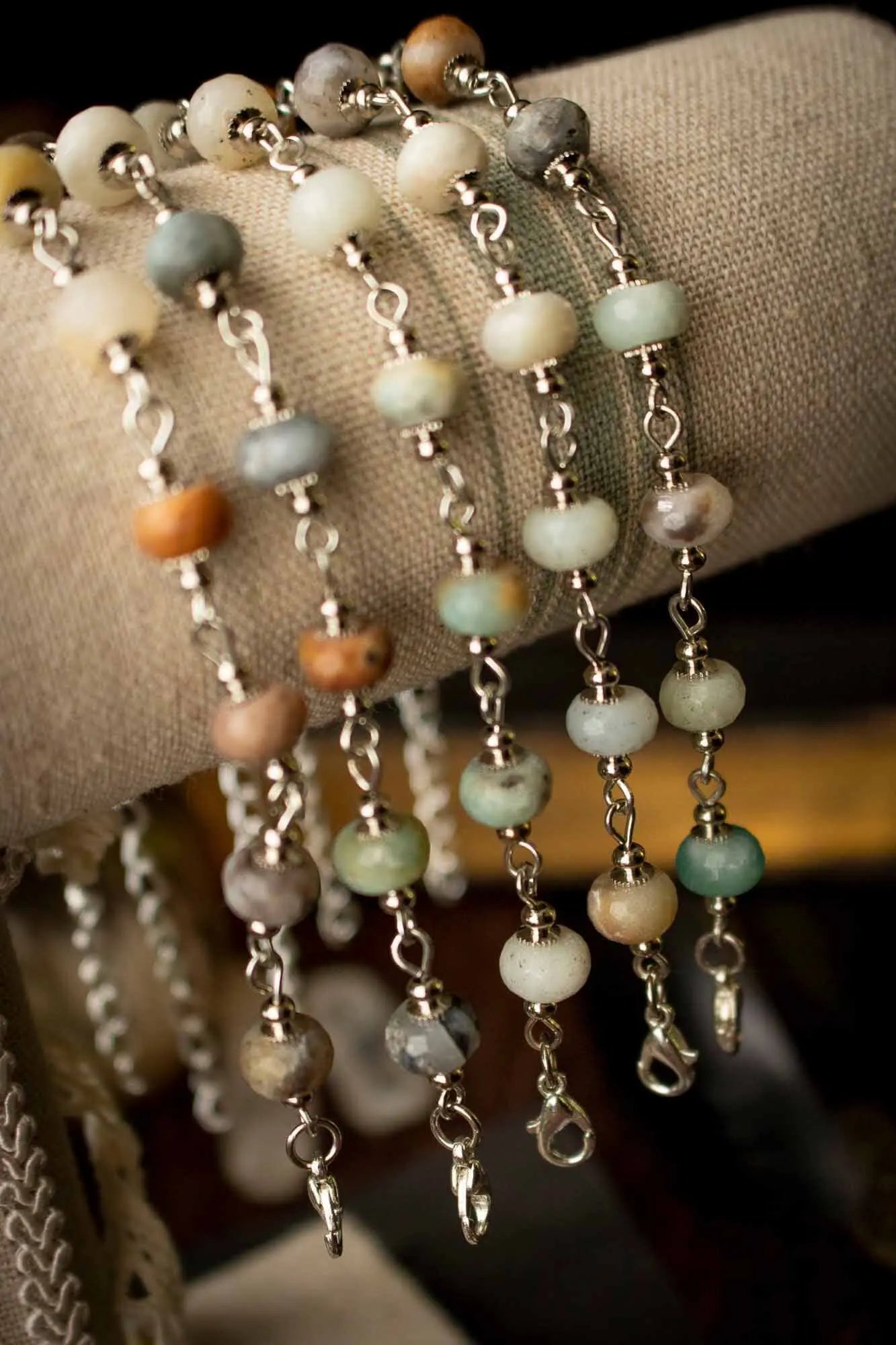 Bracelet de la guerrière en Amazonite et anneaux argentés lunamanashop