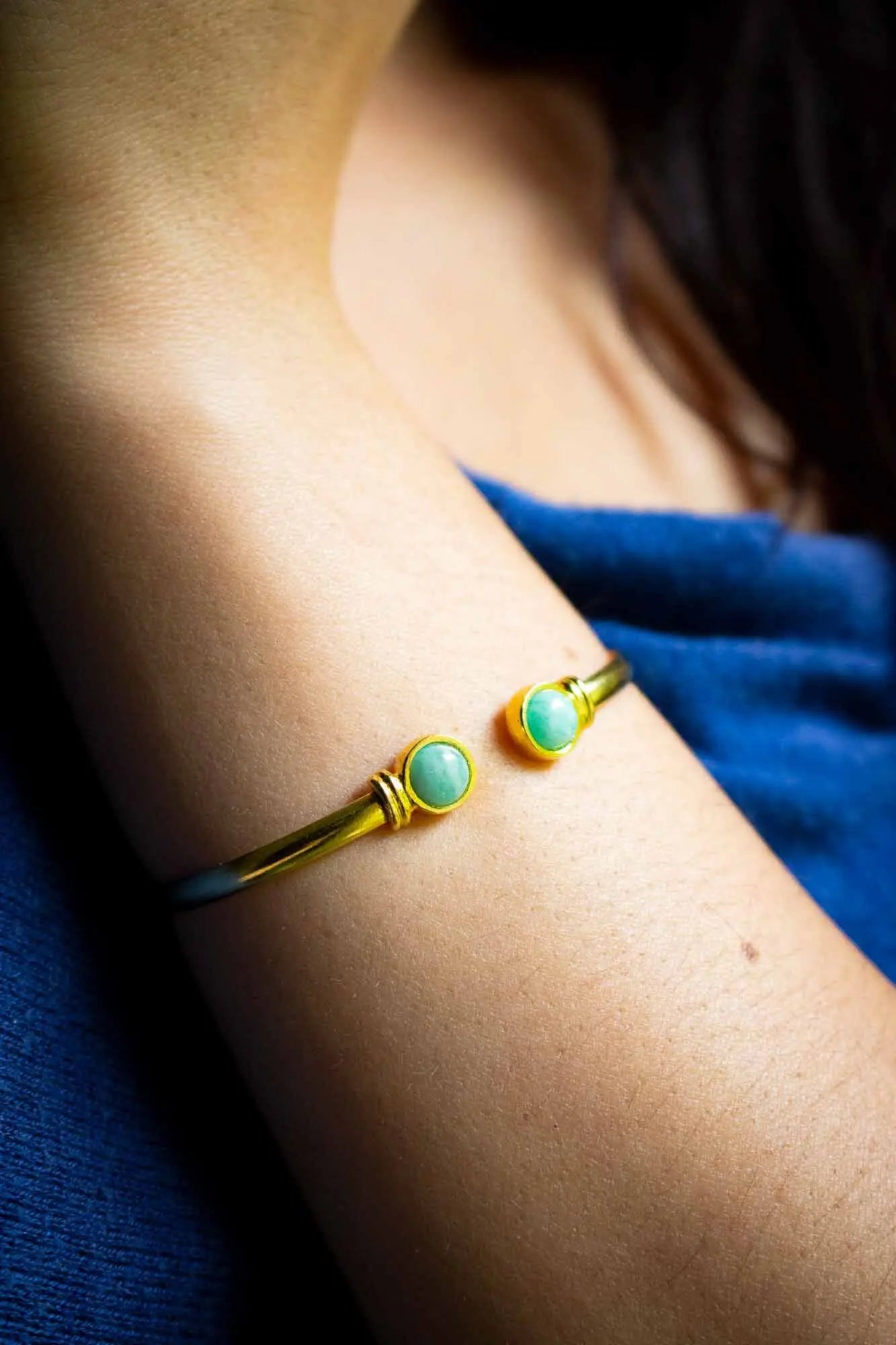 Bracelet manchette Ligie en Amazonite et laiton doré lunamanashop