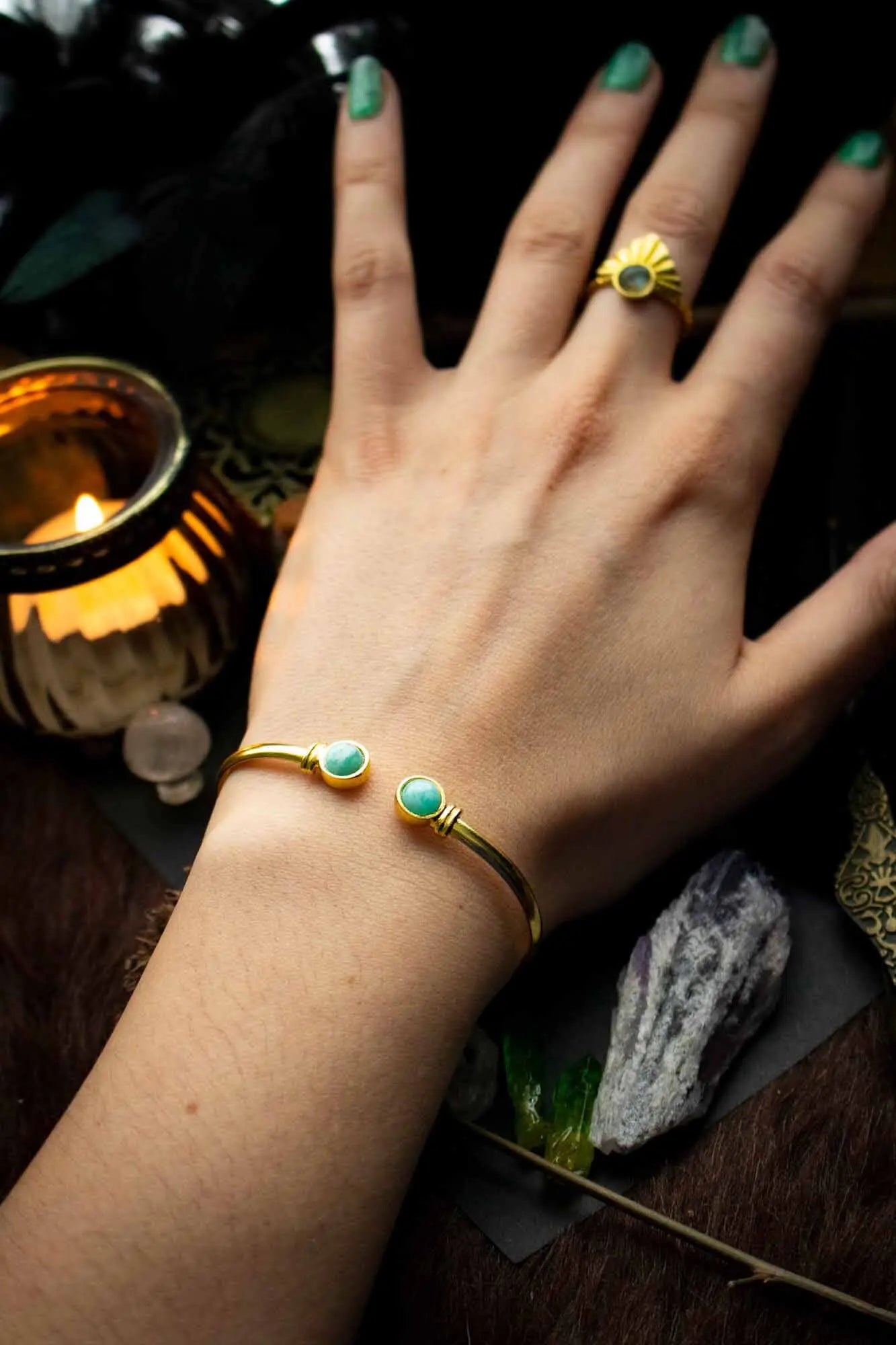 Bracelet manchette Ligie en Amazonite et laiton doré lunamanashop