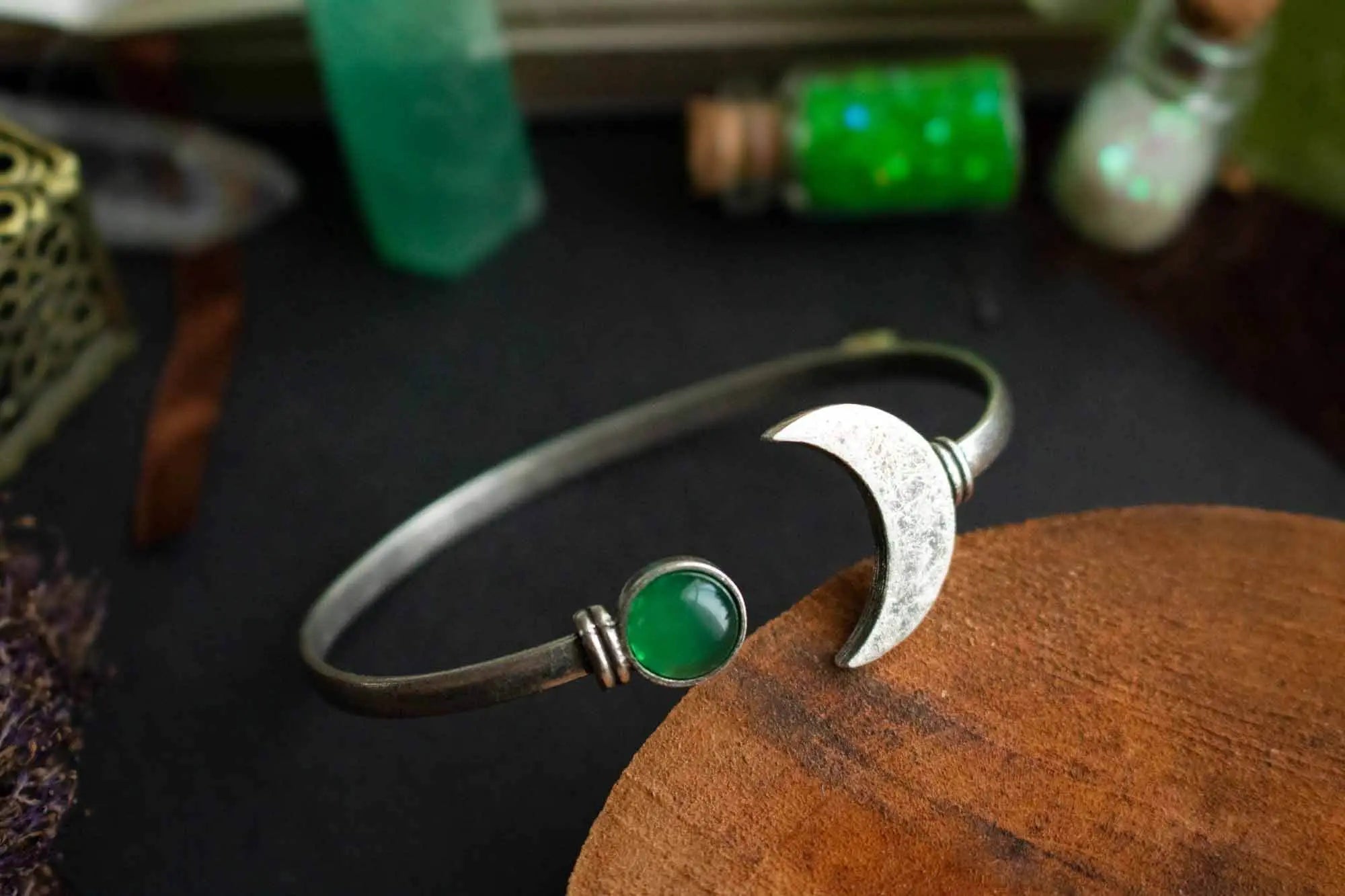 Bracelet manchette Lune et Agate verte en laiton argenté lunamanashop
