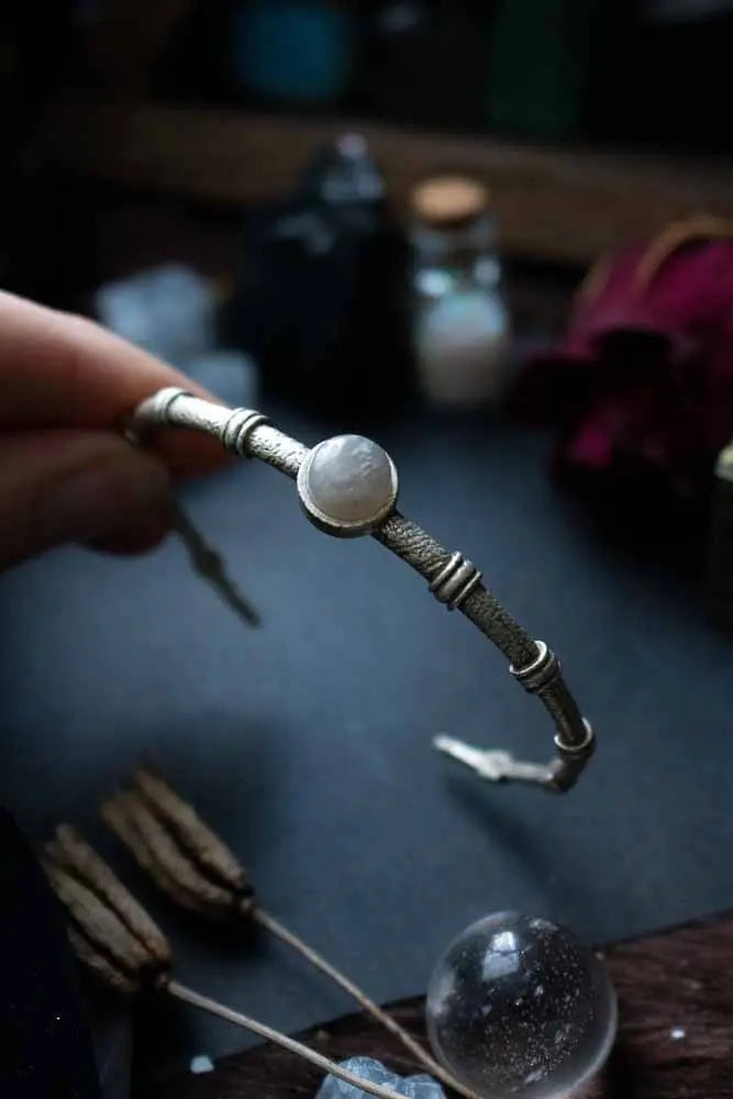 Bracelet manchette en pierre de lune lunamanashop
