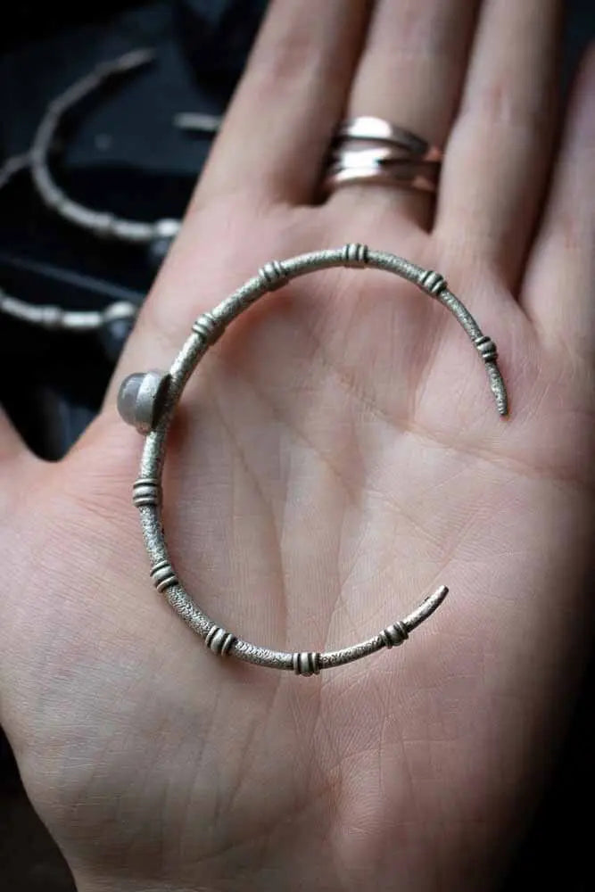 Bracelet manchette en pierre de lune lunamanashop