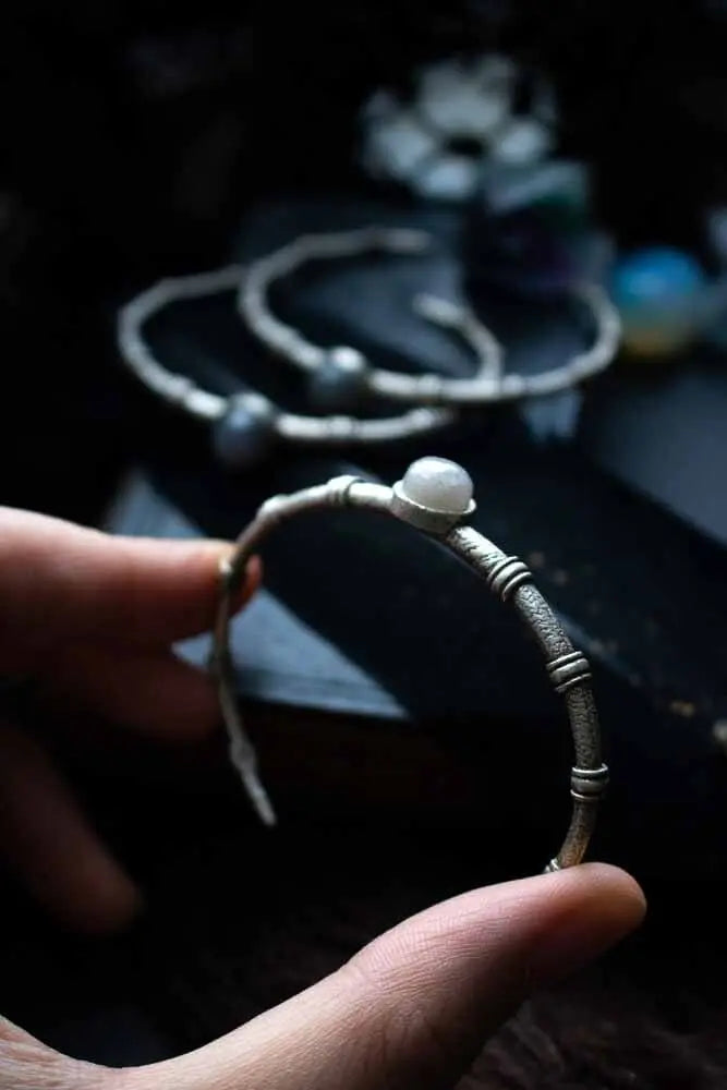 Bracelet manchette en pierre de lune lunamanashop