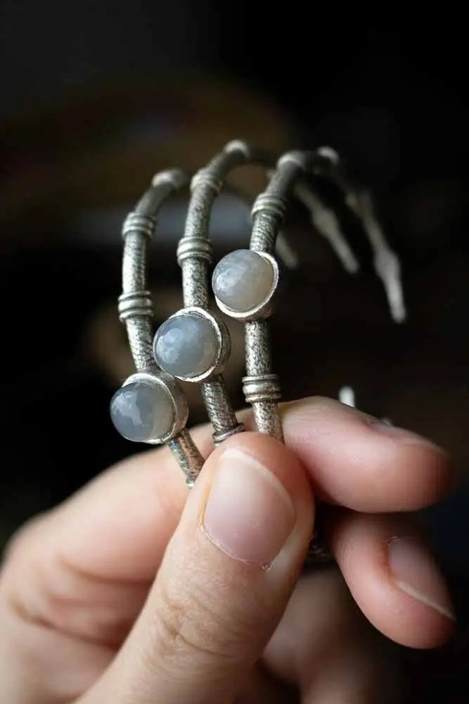 Bracelet manchette en pierre de lune lunamanashop