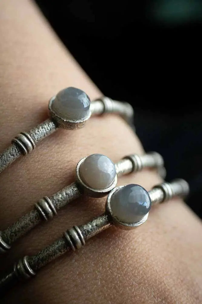 Bracelet manchette en pierre de lune lunamanashop