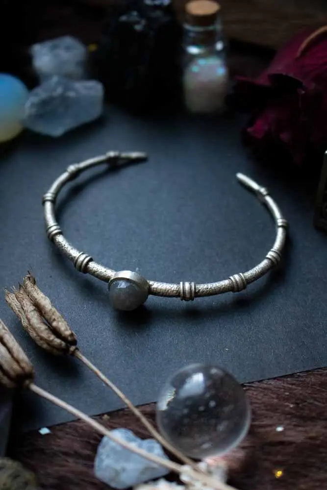 Bracelet manchette en pierre de lune lunamanashop