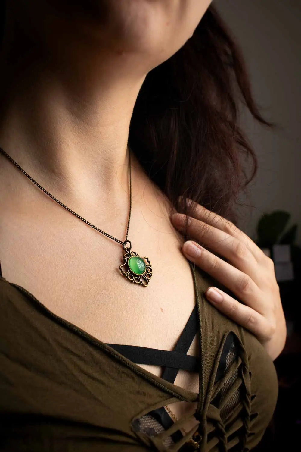Pendentif Charme des profondeurs en onyx verte et chaîne de bronze lunamanashop