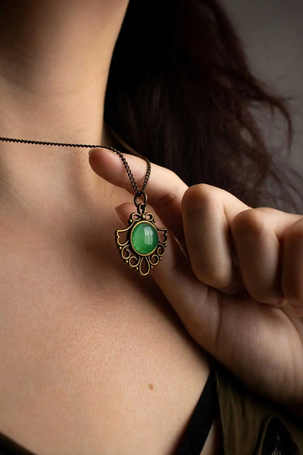 Pendentif Charme des profondeurs en onyx verte et chaîne de bronze lunamanashop