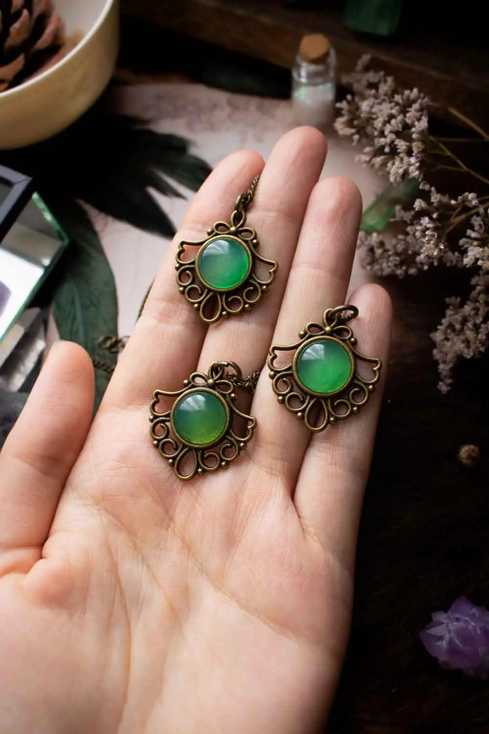 Pendentif Charme des profondeurs en onyx verte et chaîne de bronze lunamanashop