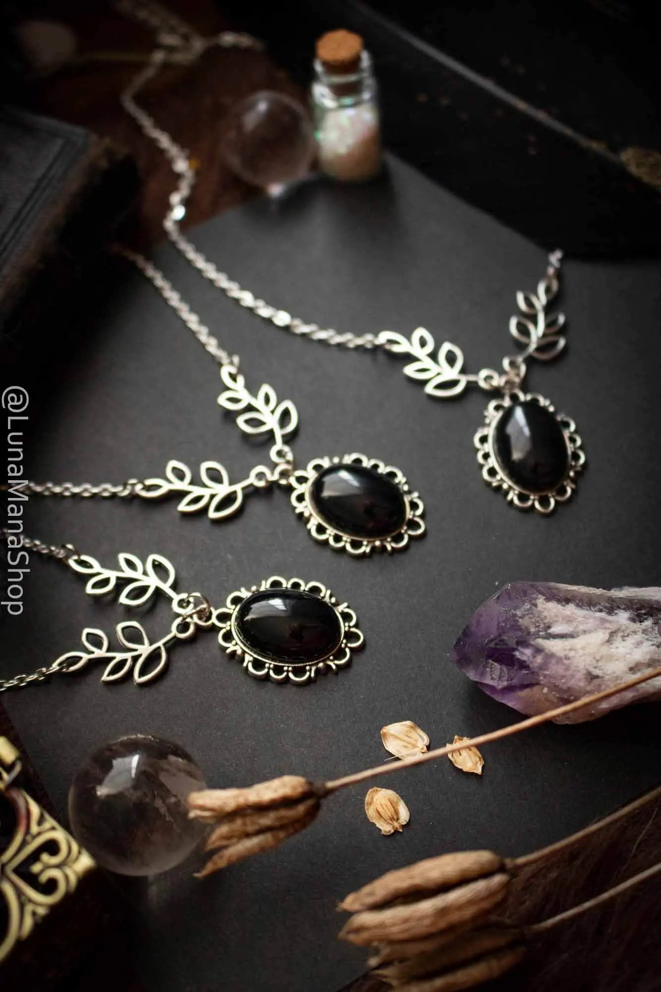Collier choker Sombre créature en Onyx noire lunamanashop