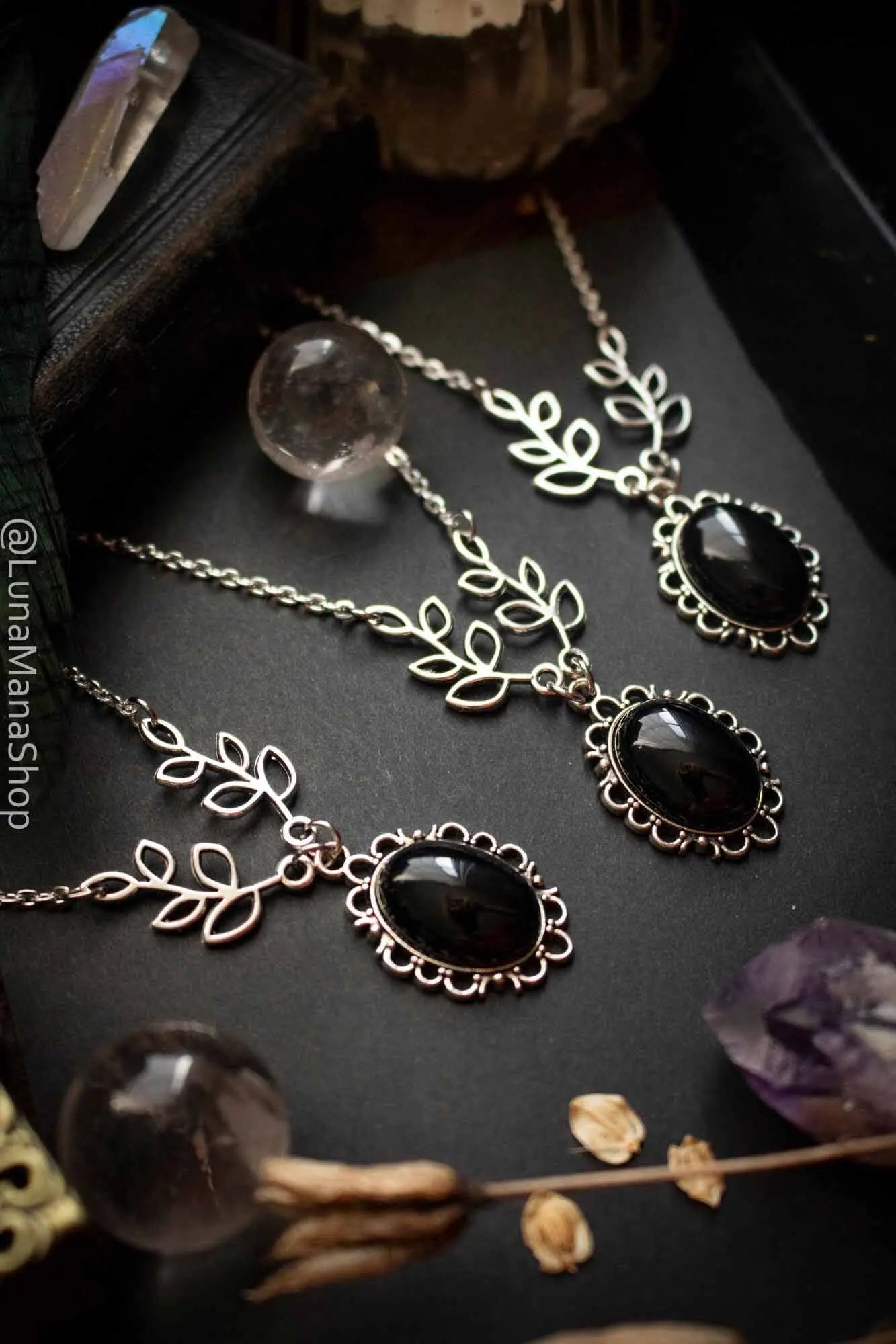 Collier choker Sombre créature en Onyx noire lunamanashop