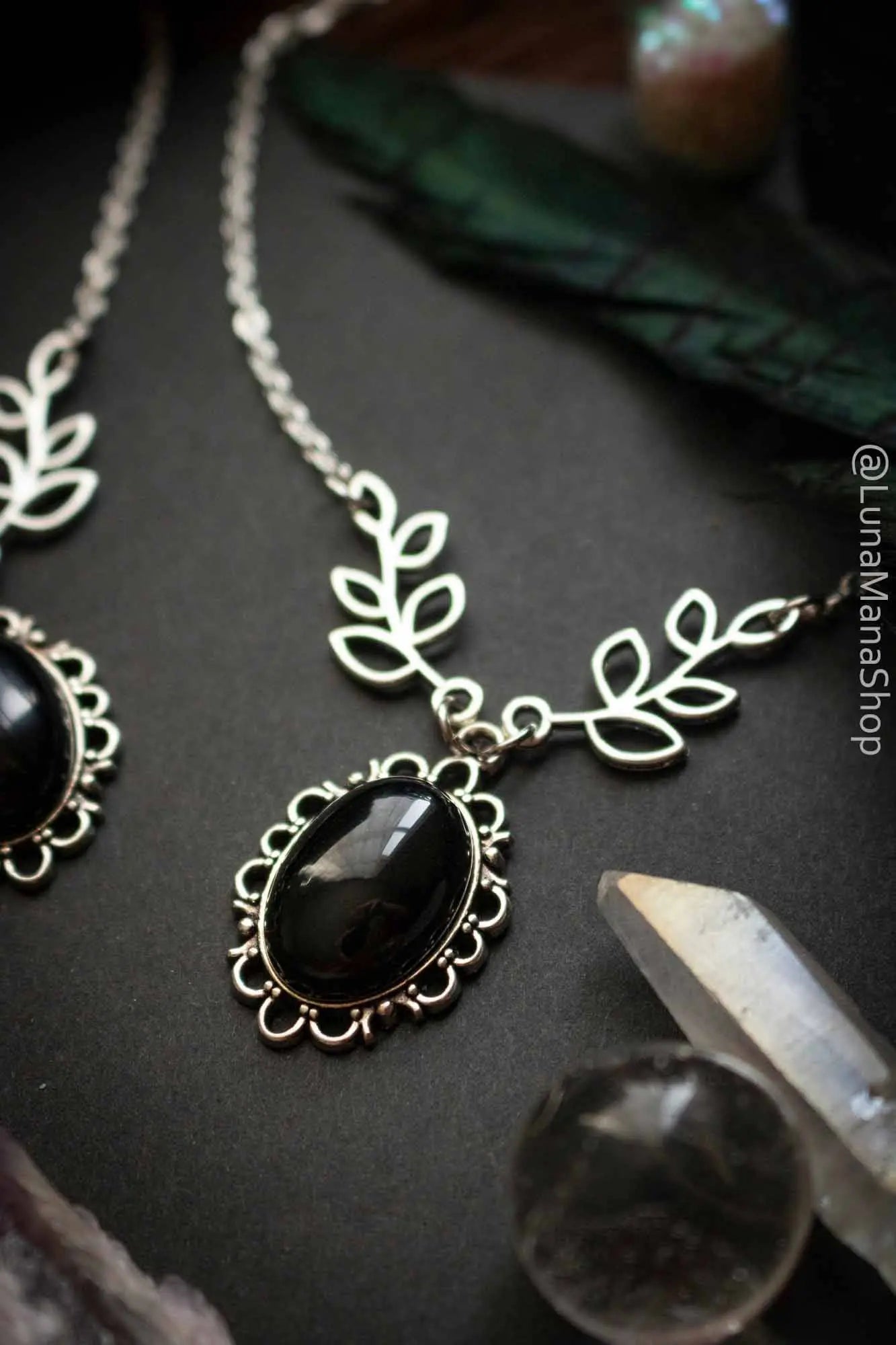 Collier choker Sombre créature en Onyx noire lunamanashop