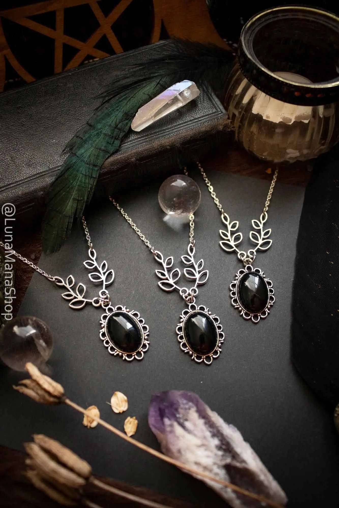 Collier choker Sombre créature en Onyx noire lunamanashop