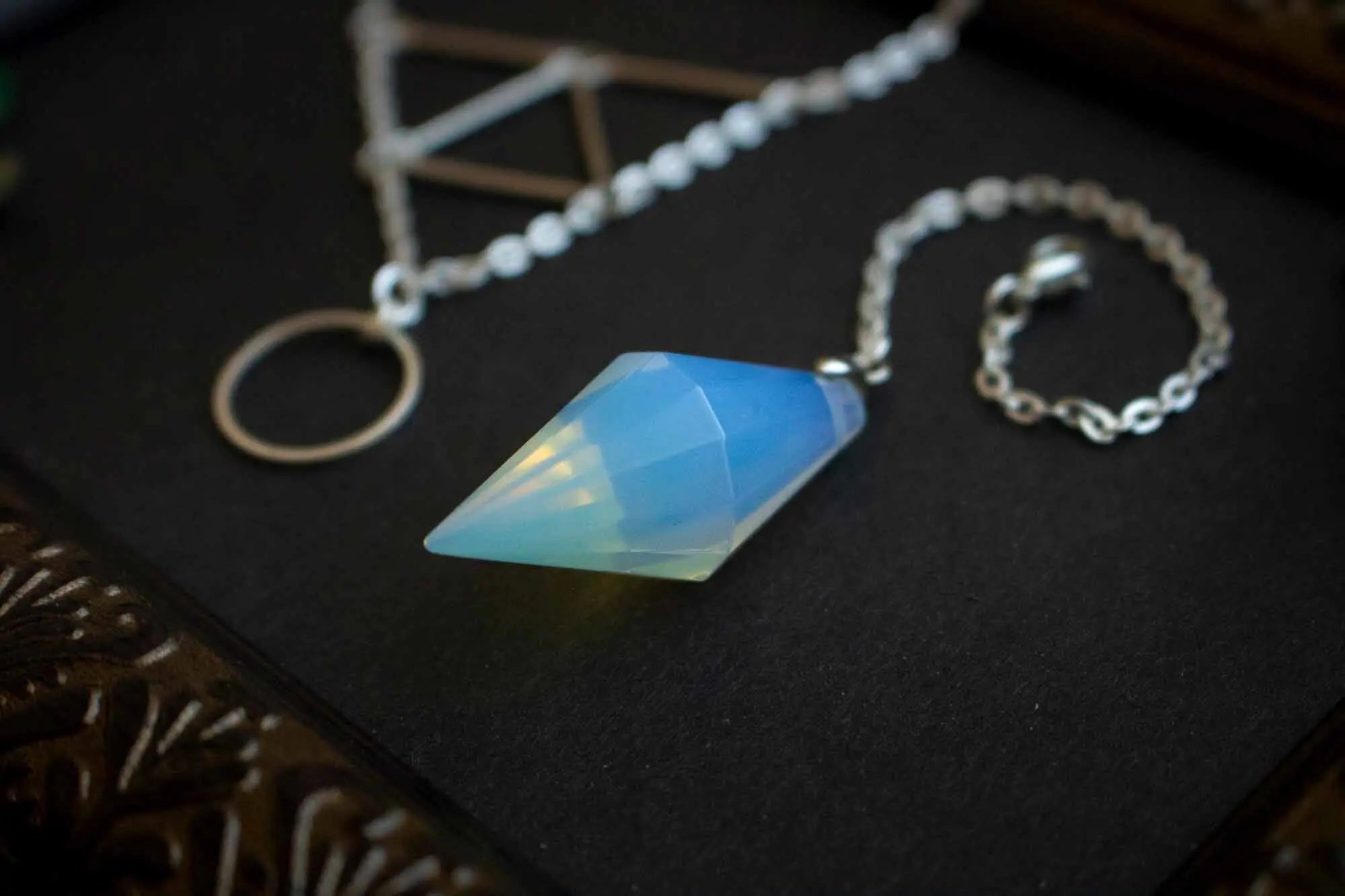 Collier choker et pendule en Opaline avec prisme détachable lunamanashop