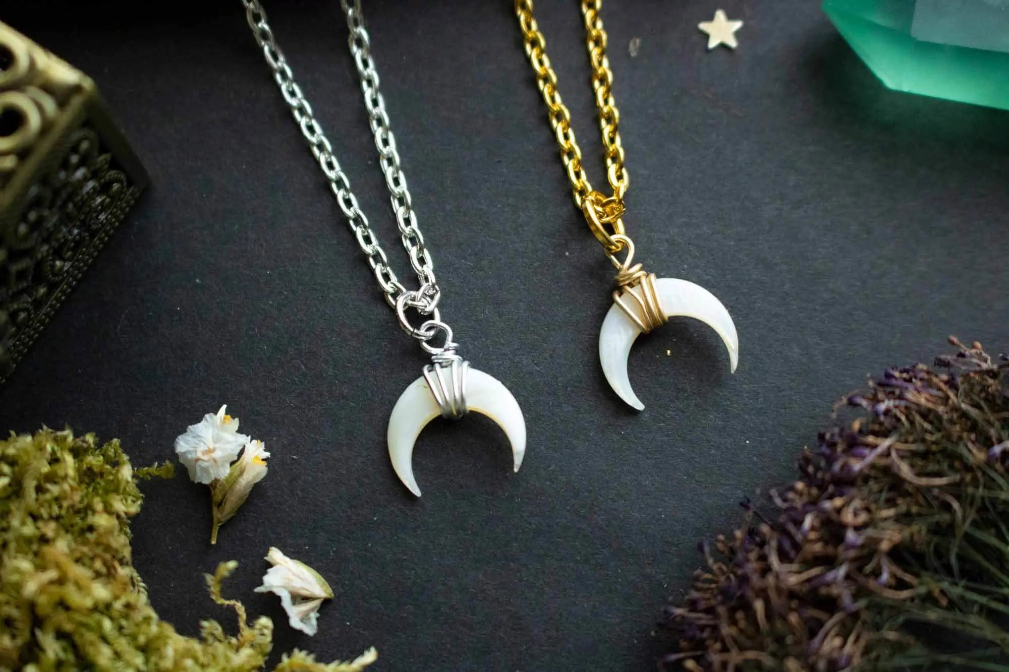 Collier pendentif en Lune de Nacre doré ou argenté lunamanashop