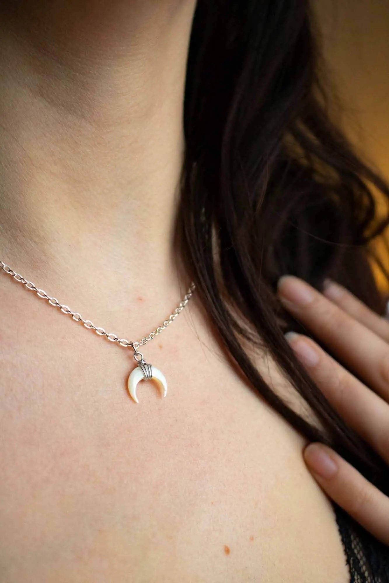 Collier pendentif en Lune de Nacre doré ou argenté lunamanashop