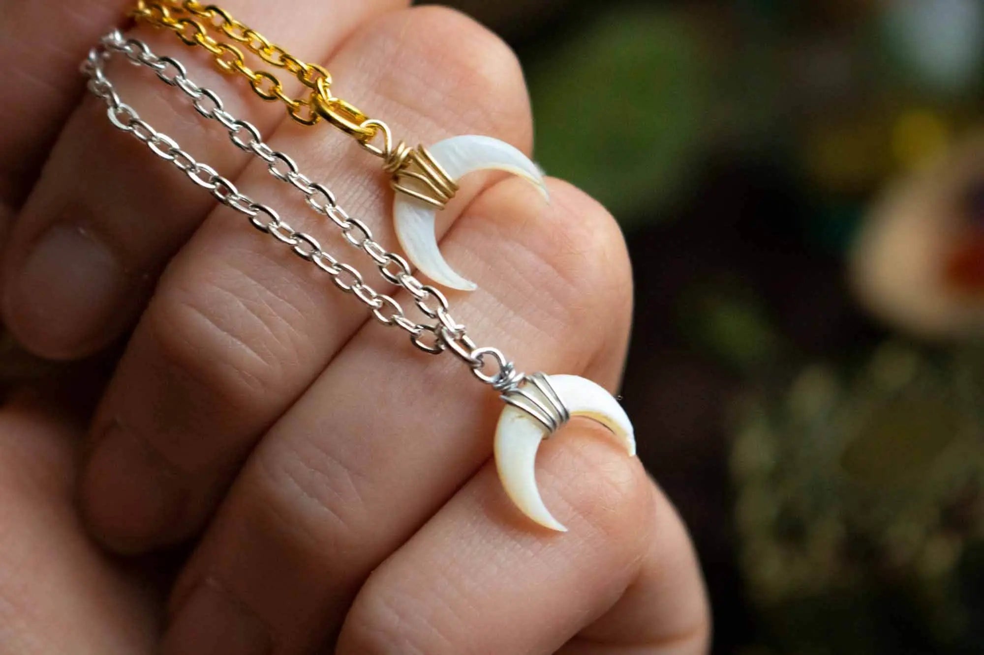 Collier pendentif en Lune de Nacre doré ou argenté lunamanashop