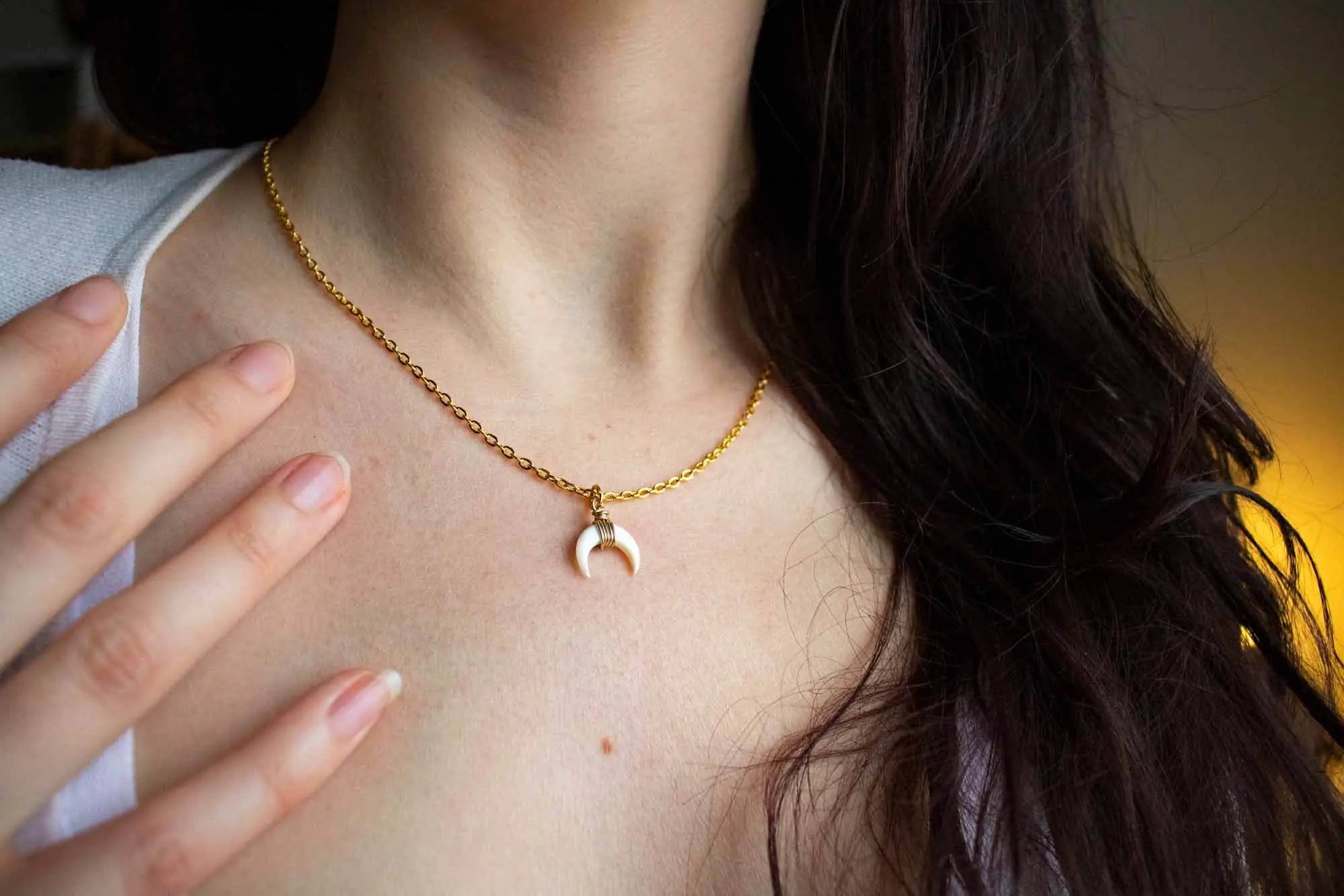 Collier pendentif en Lune de Nacre doré ou argenté lunamanashop