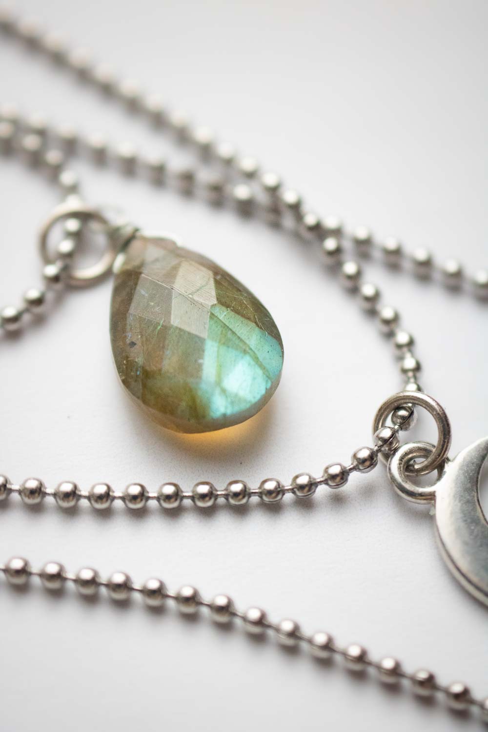 Collier triple rang Labradorite lune œil - Chaîne billes argentée - Centaurée lunamanashop