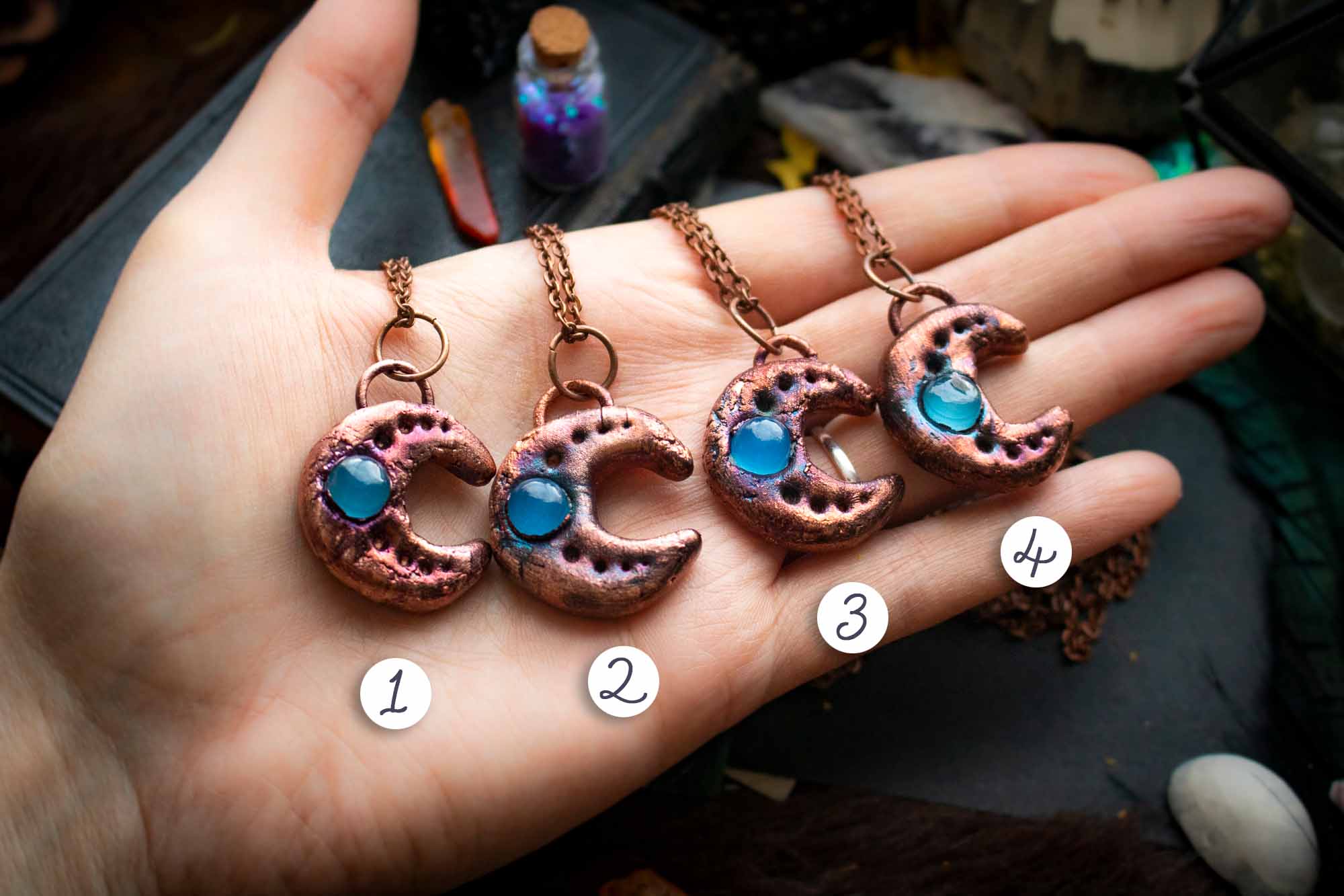 Pendentif "Clair de Lune" en Calcédoine bleue électroformée lunamanashop