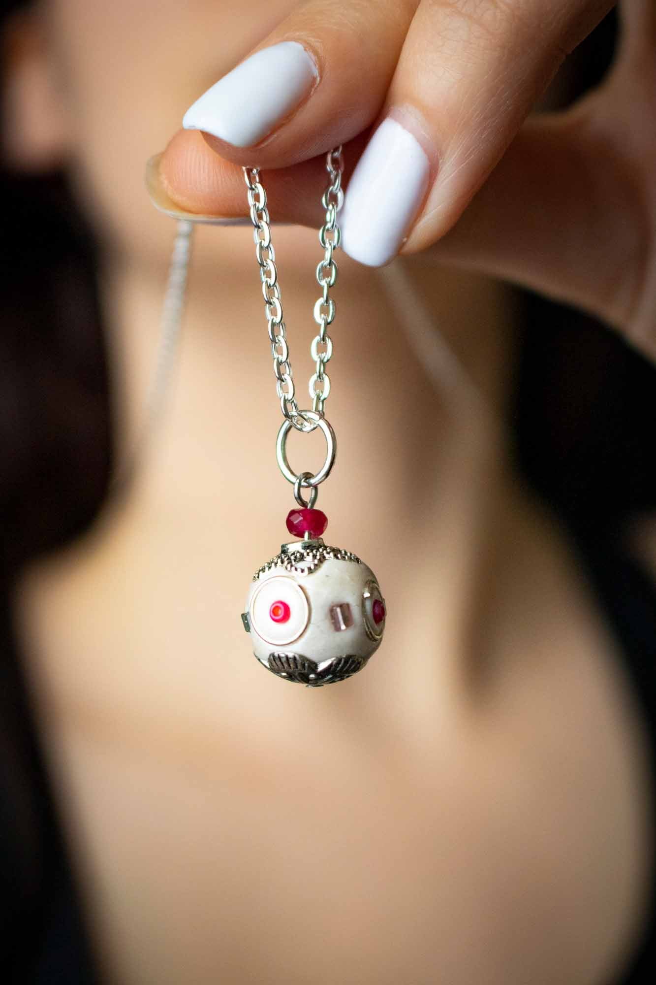 Pendentif "Sphère des esprits" en perle du Cachemire lunamanashop