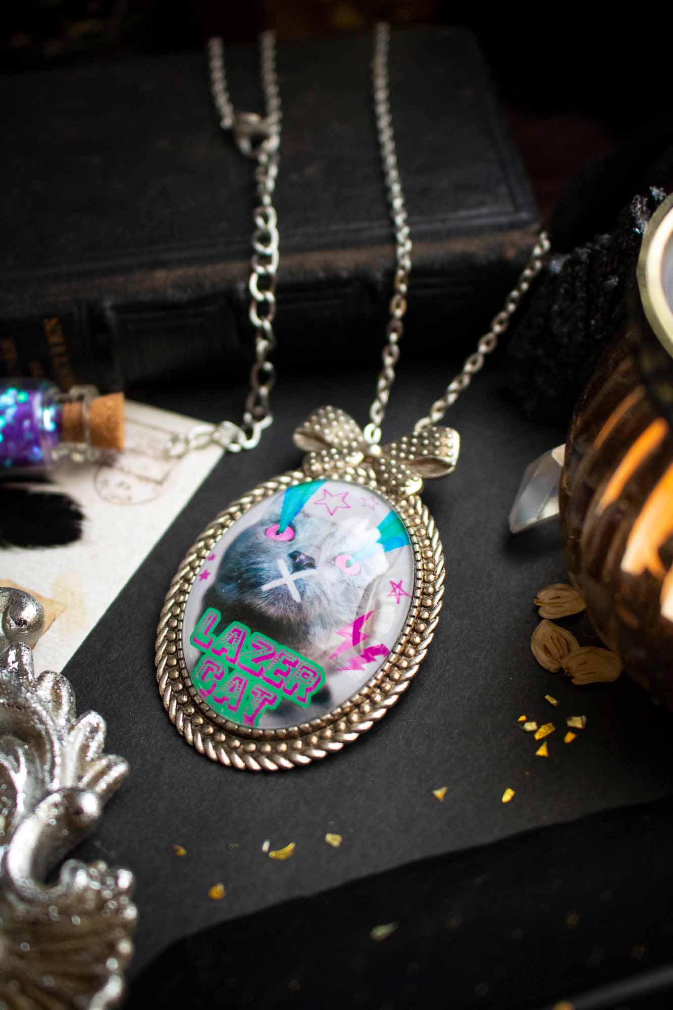 Pendentif Lazer cat avec cabochon lunamanashop