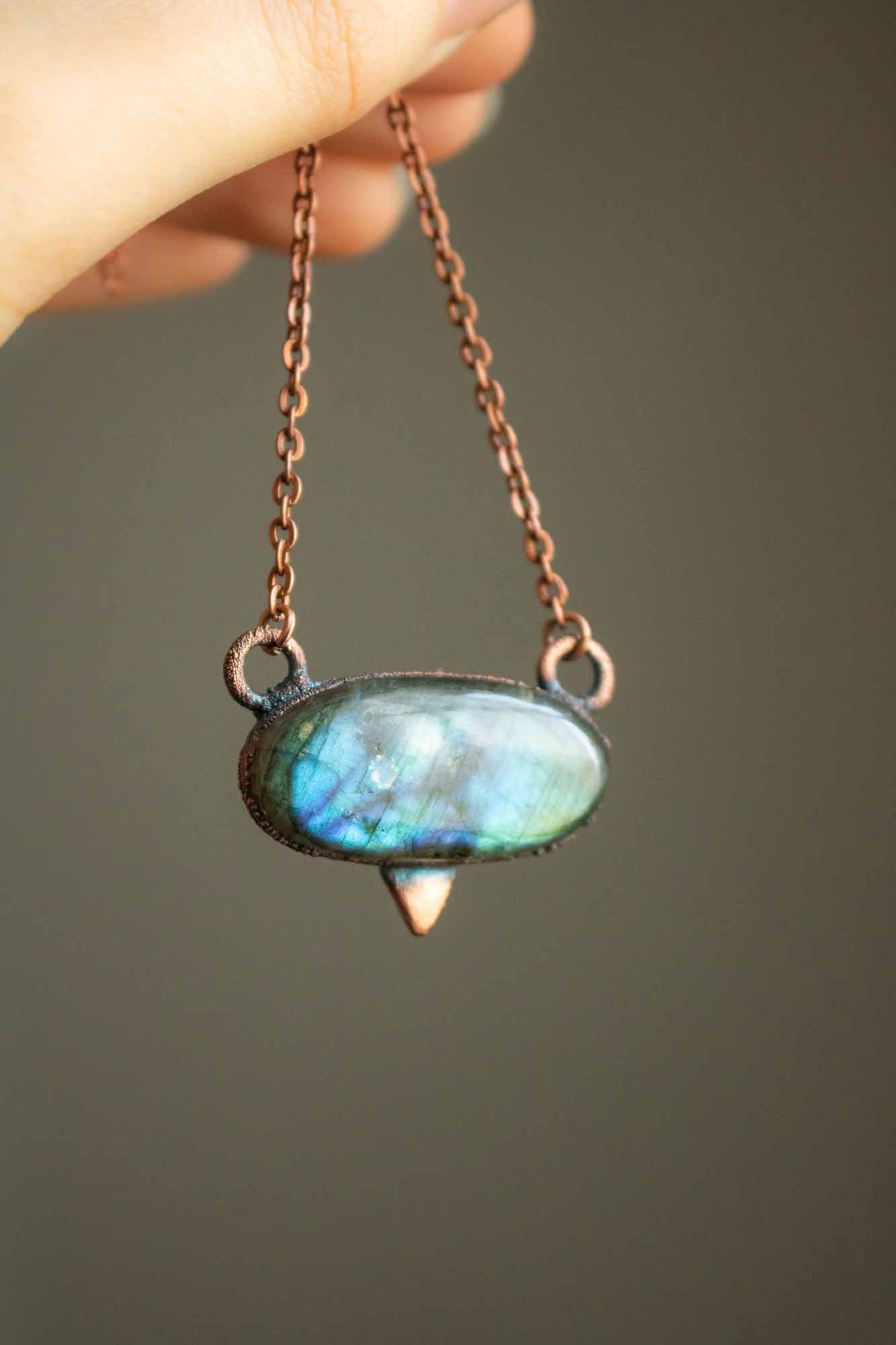 Pendentif en Labradorite bleue ovale électroformé lunamanashop