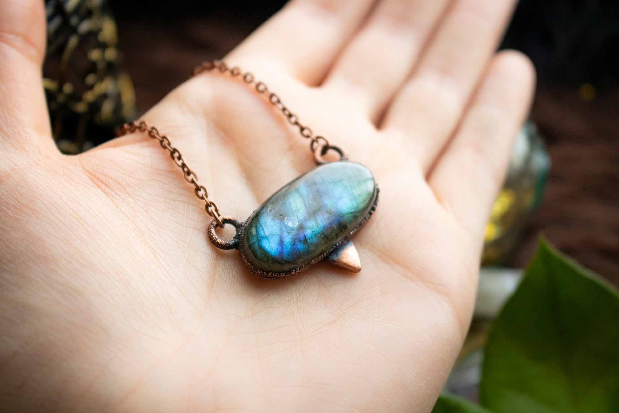 Pendentif en Labradorite bleue ovale électroformé lunamanashop