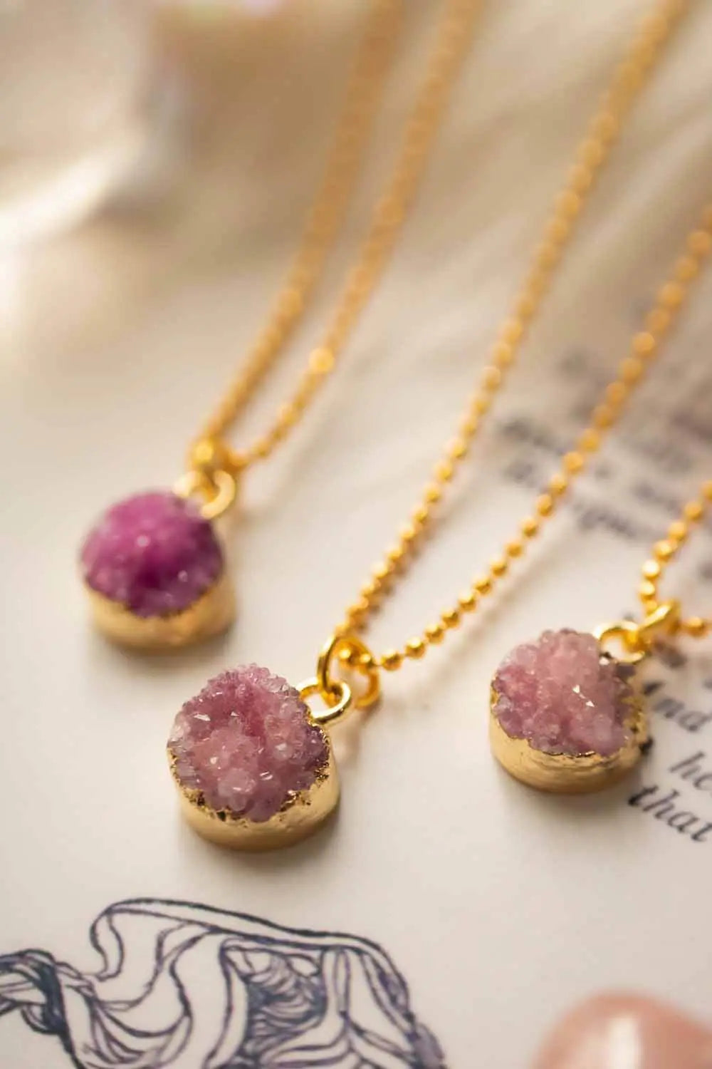 Pendentif Agate Dulcea et chaîne en laiton doré lunamanashop