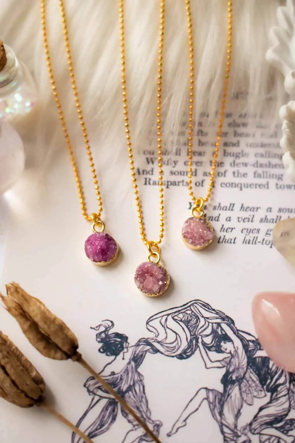 Pendentif Agate Dulcea et chaîne en laiton doré lunamanashop