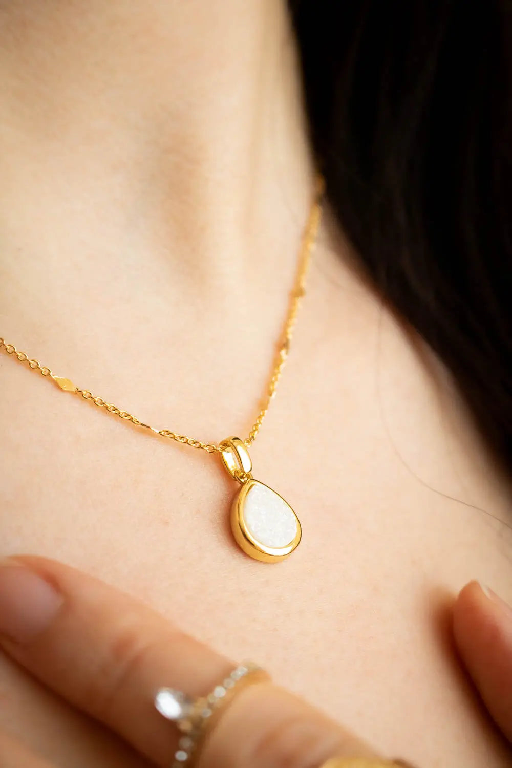 Pendentif Agate Edelyana et chaîne en laiton doré lunamanashop