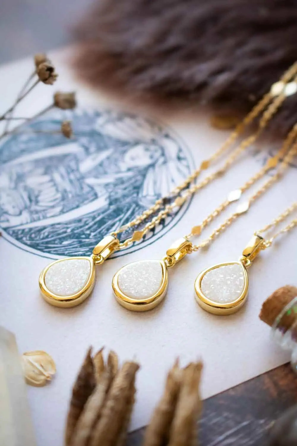 Pendentif Agate Edelyana et chaîne en laiton doré lunamanashop