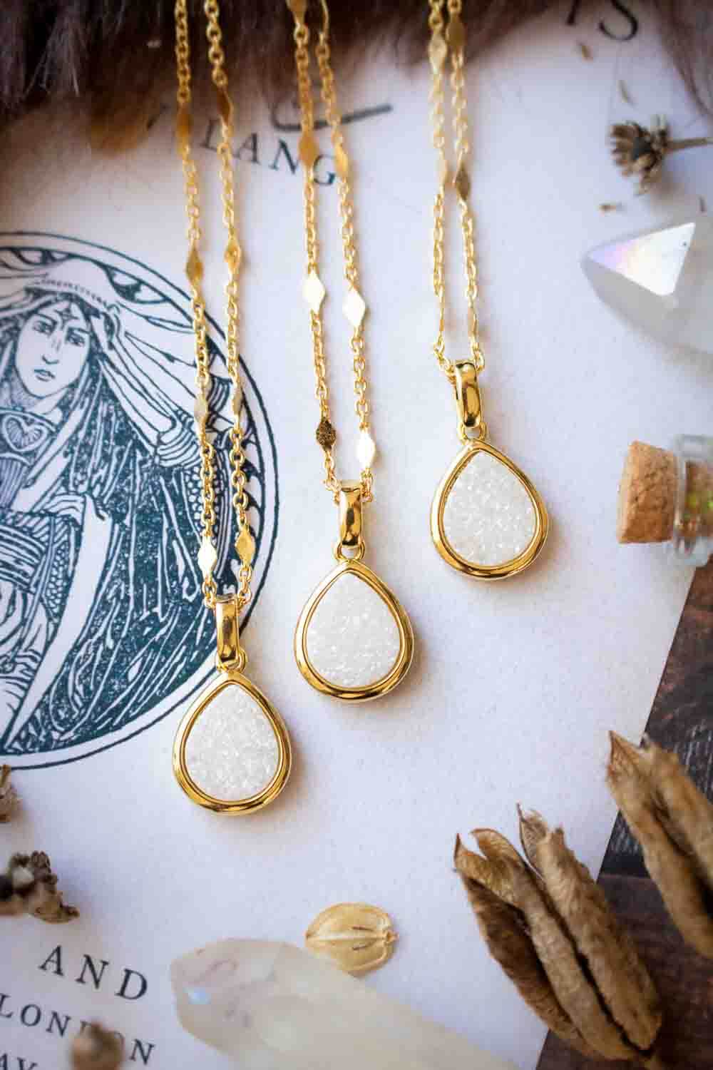 Pendentif Agate Edelyana et chaîne en laiton doré lunamanashop
