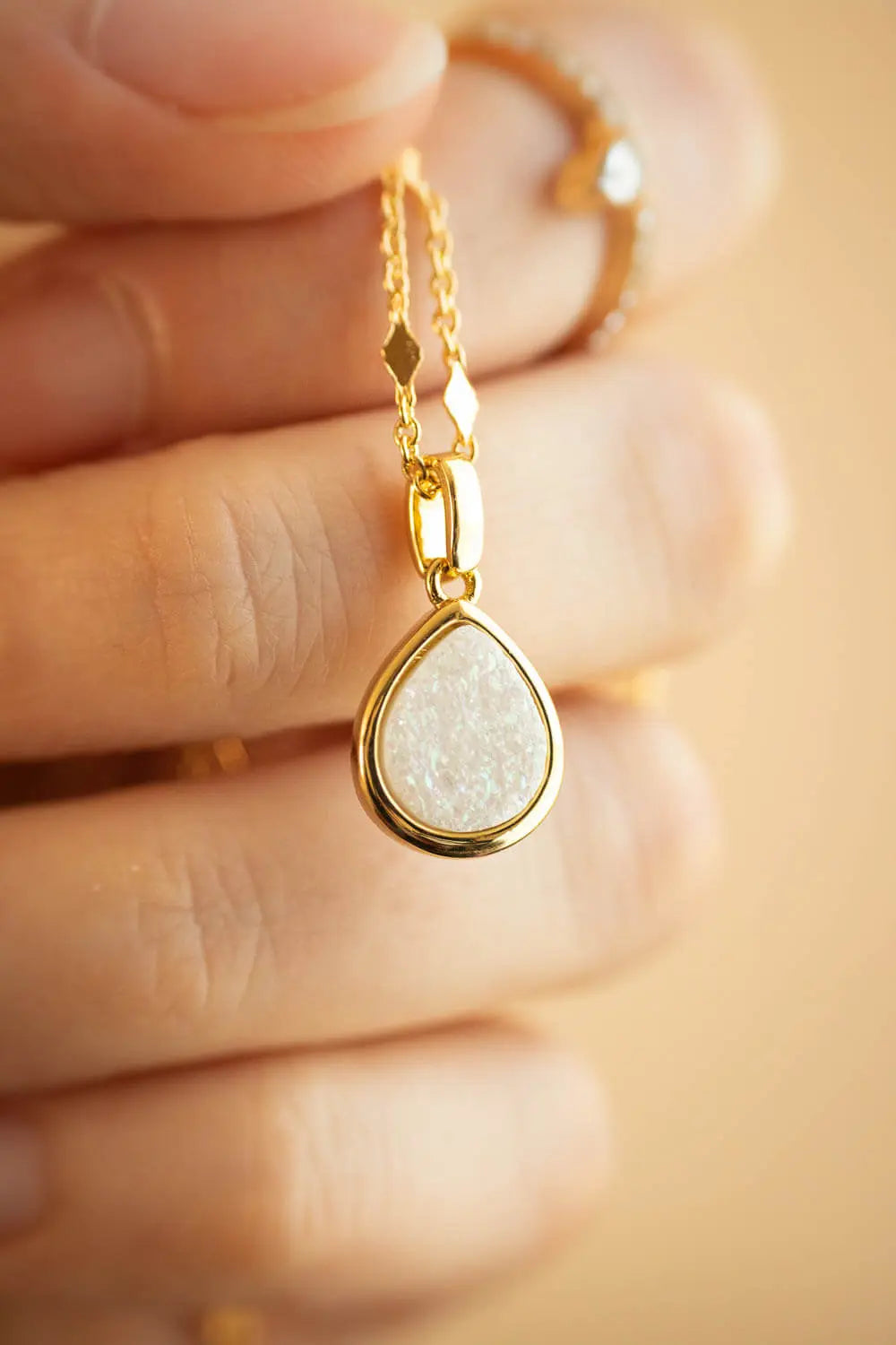 Pendentif Agate Edelyana et chaîne en laiton doré lunamanashop