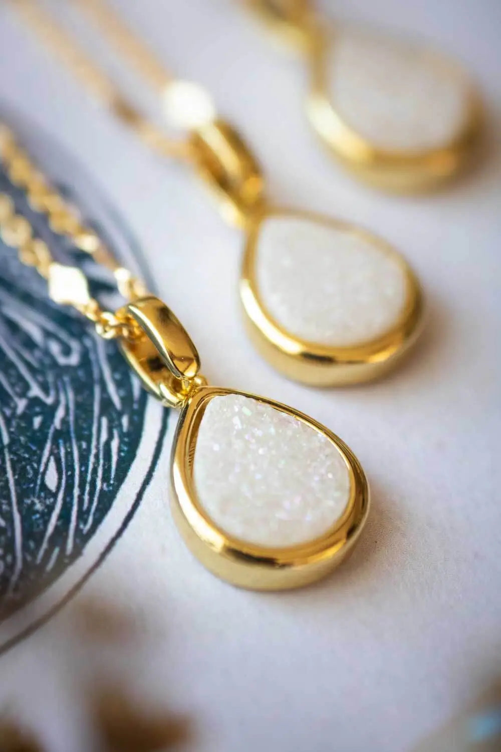 Pendentif Agate Edelyana et chaîne en laiton doré lunamanashop