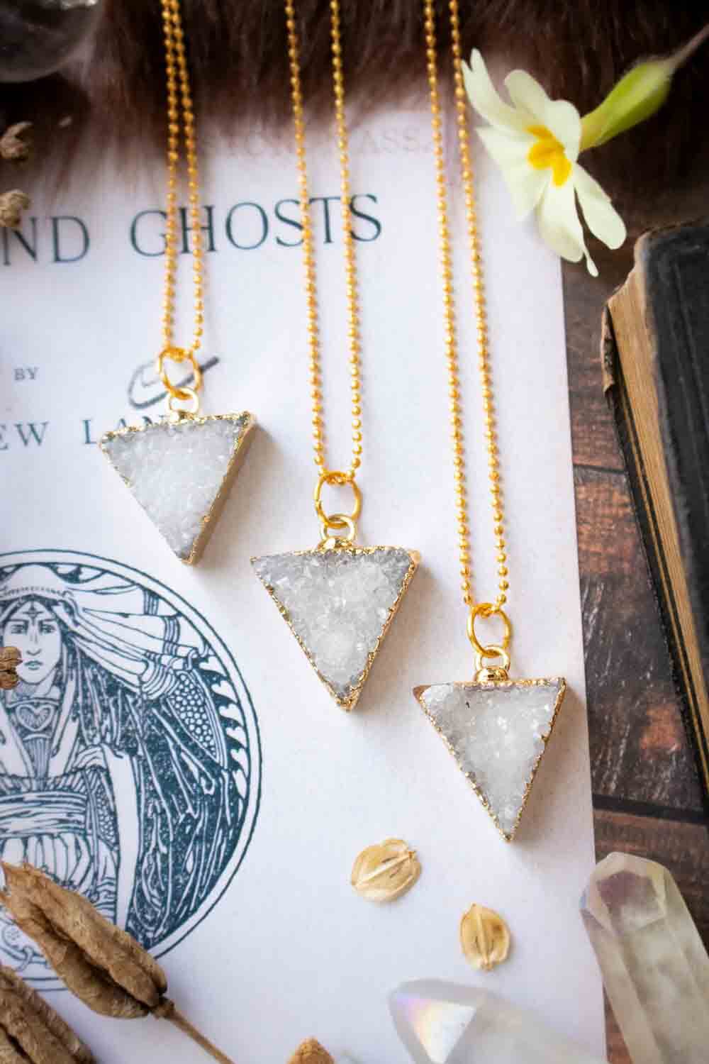 Pendentif Agate Ohasis chaîne en laiton doré lunamanashop