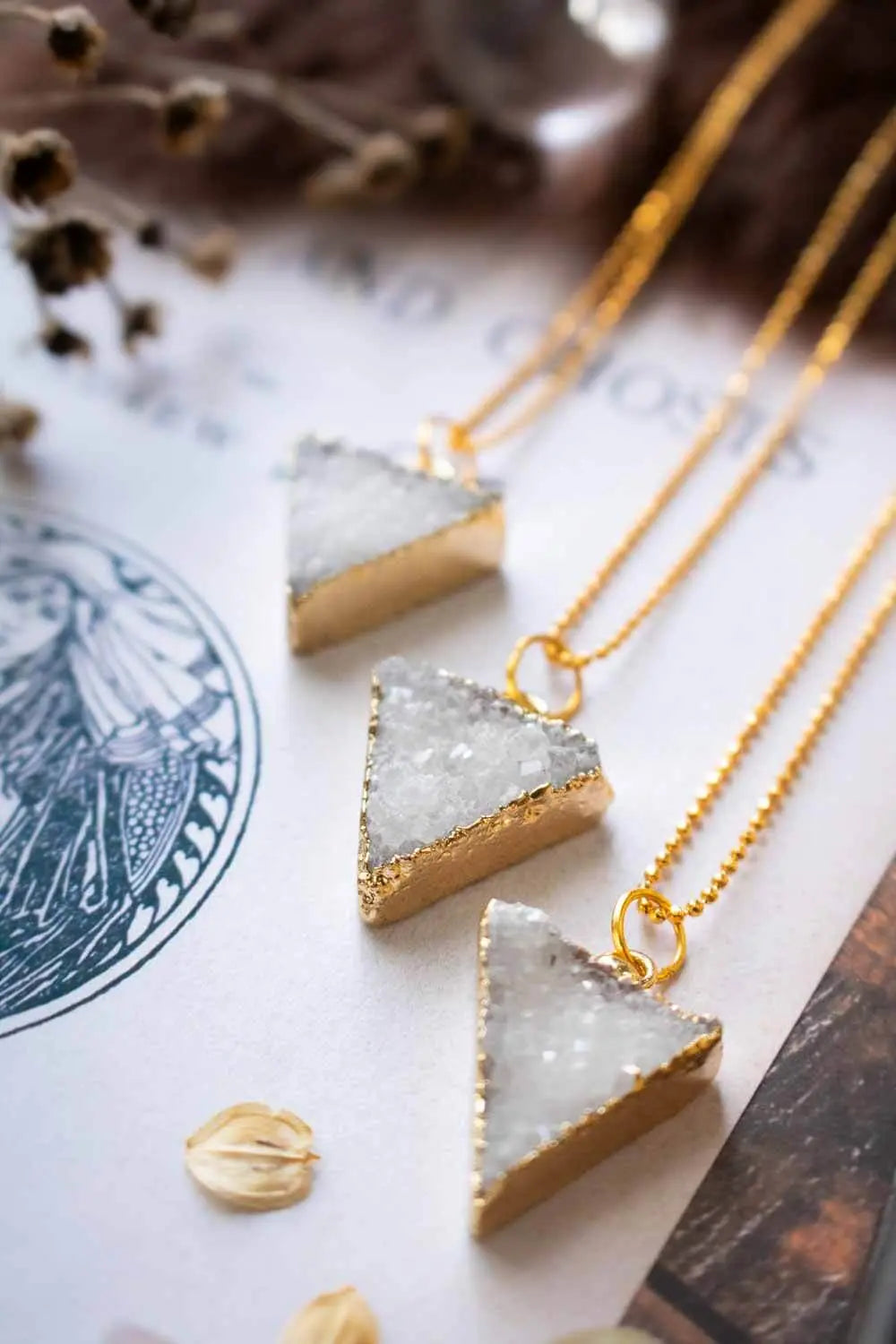 Pendentif Agate Ohasis chaîne en laiton doré lunamanashop