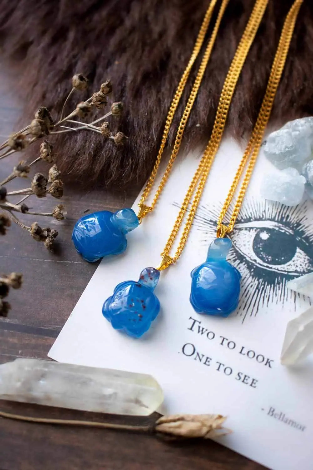 Pendentif Agate bleutée Idaia et chaîne en laiton doré lunamanashop