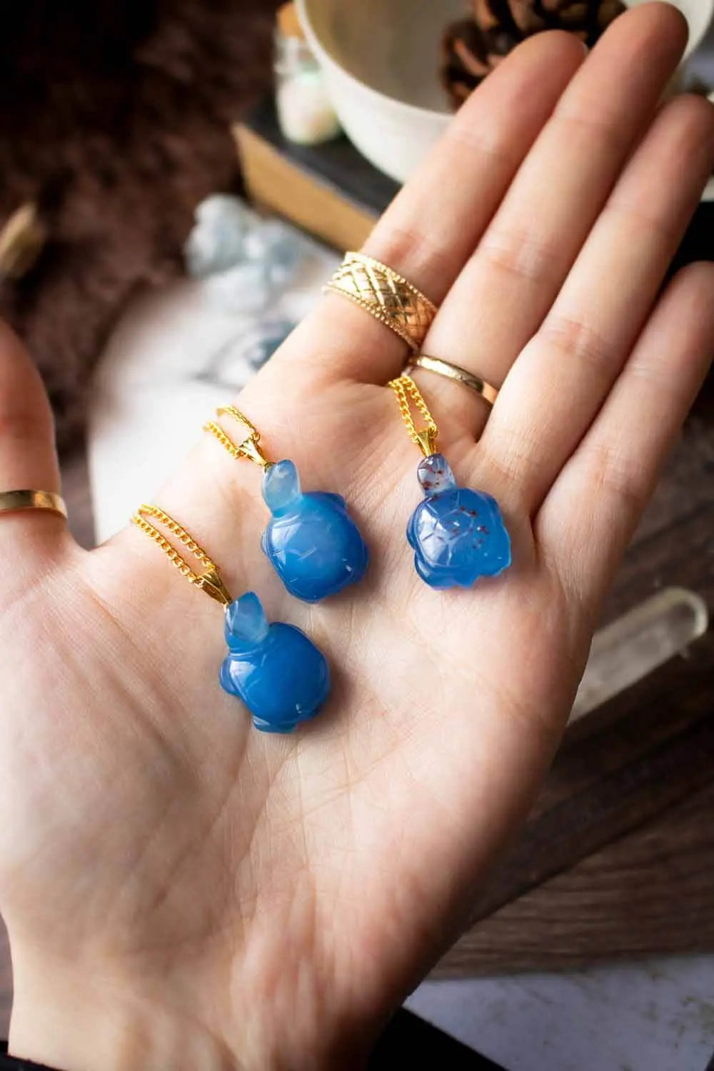 Pendentif Agate bleutée Idaia et chaîne en laiton doré lunamanashop