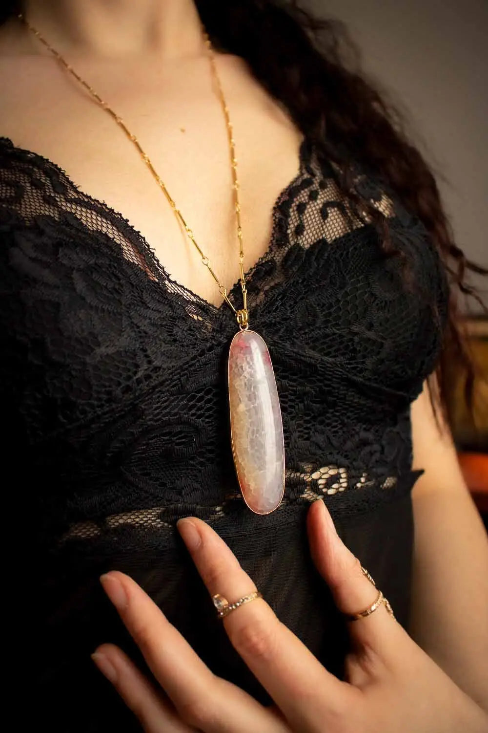 Pendentif Agate craquelée rose Jolly et chaîne plaquée or 18 carats lunamanashop