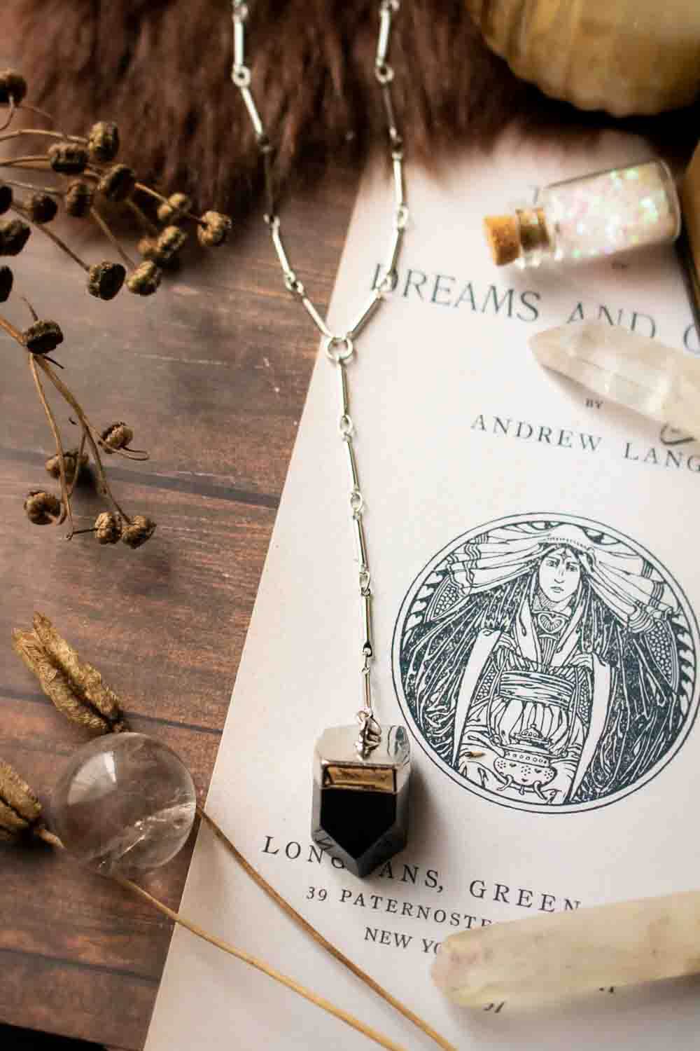 Pendentif Agate sombre Faylen et chaîne en laiton argenté lunamanashop