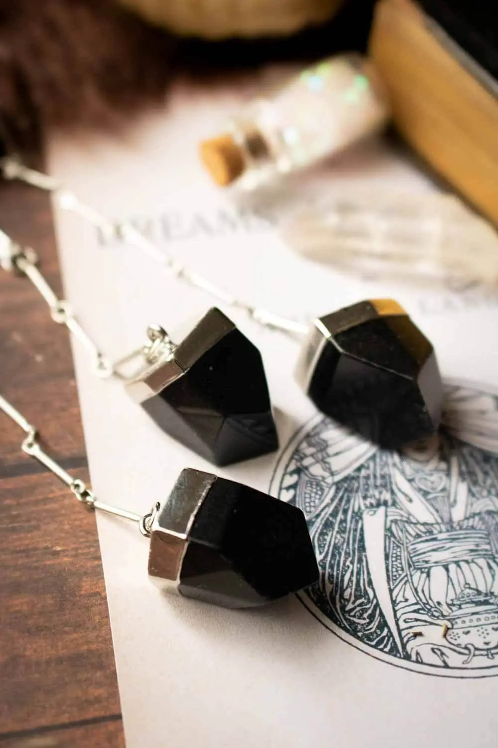 Pendentif Agate sombre Faylen et chaîne en laiton argenté lunamanashop