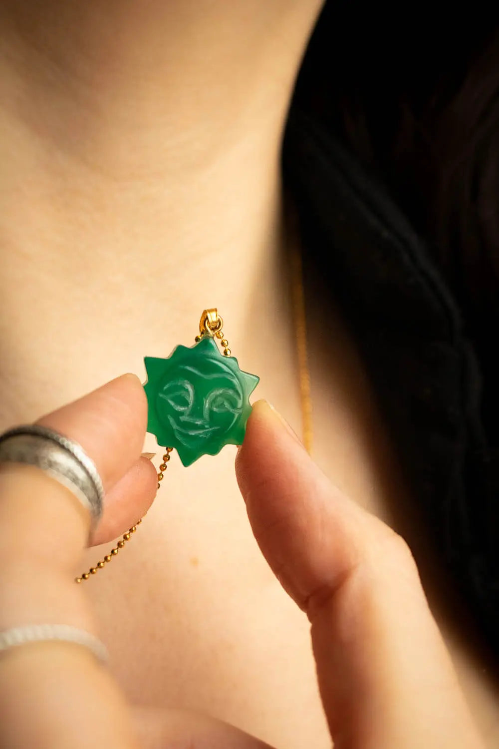Pendentif Agate verte Zezuna et chaîne en laiton doré lunamanashop