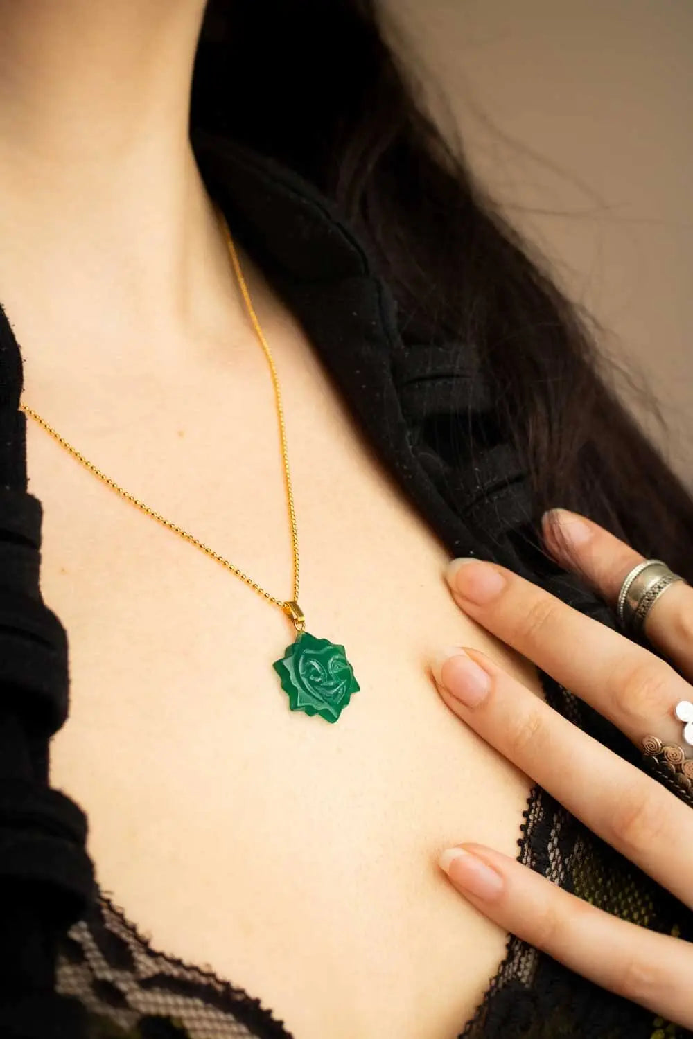 Pendentif Agate verte Zezuna et chaîne en laiton doré lunamanashop